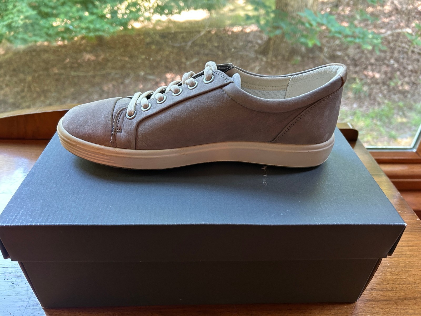 Ecco Soft Nubuck Leather Lace-Up Sneaker Warm Grey EU38 . US 7-7.5. VGUC!