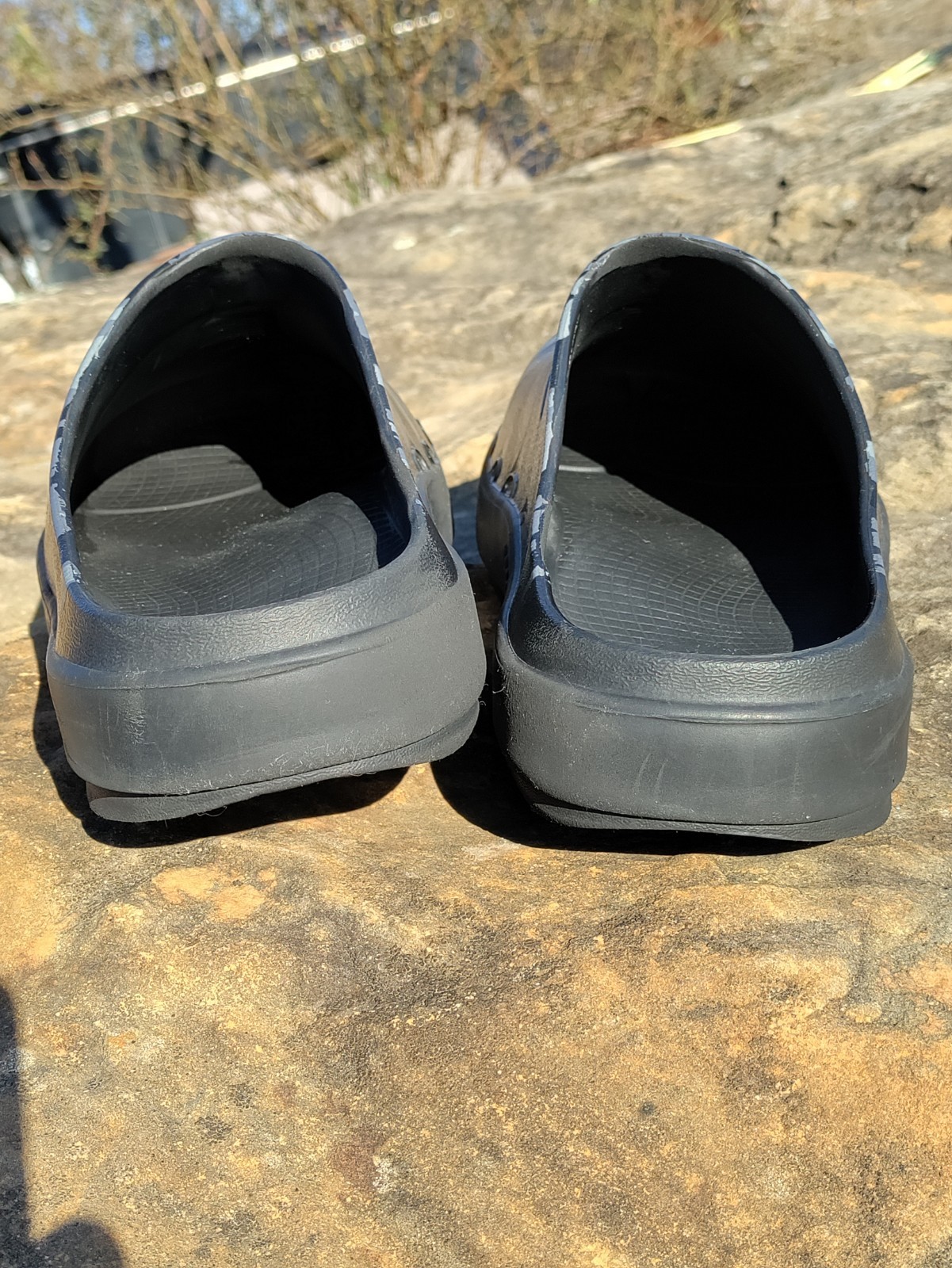 OOFOS OoCloog Limited Recovery Gray Camo Slip On Clogs Women’s 11 Men’s 9 W11 M9