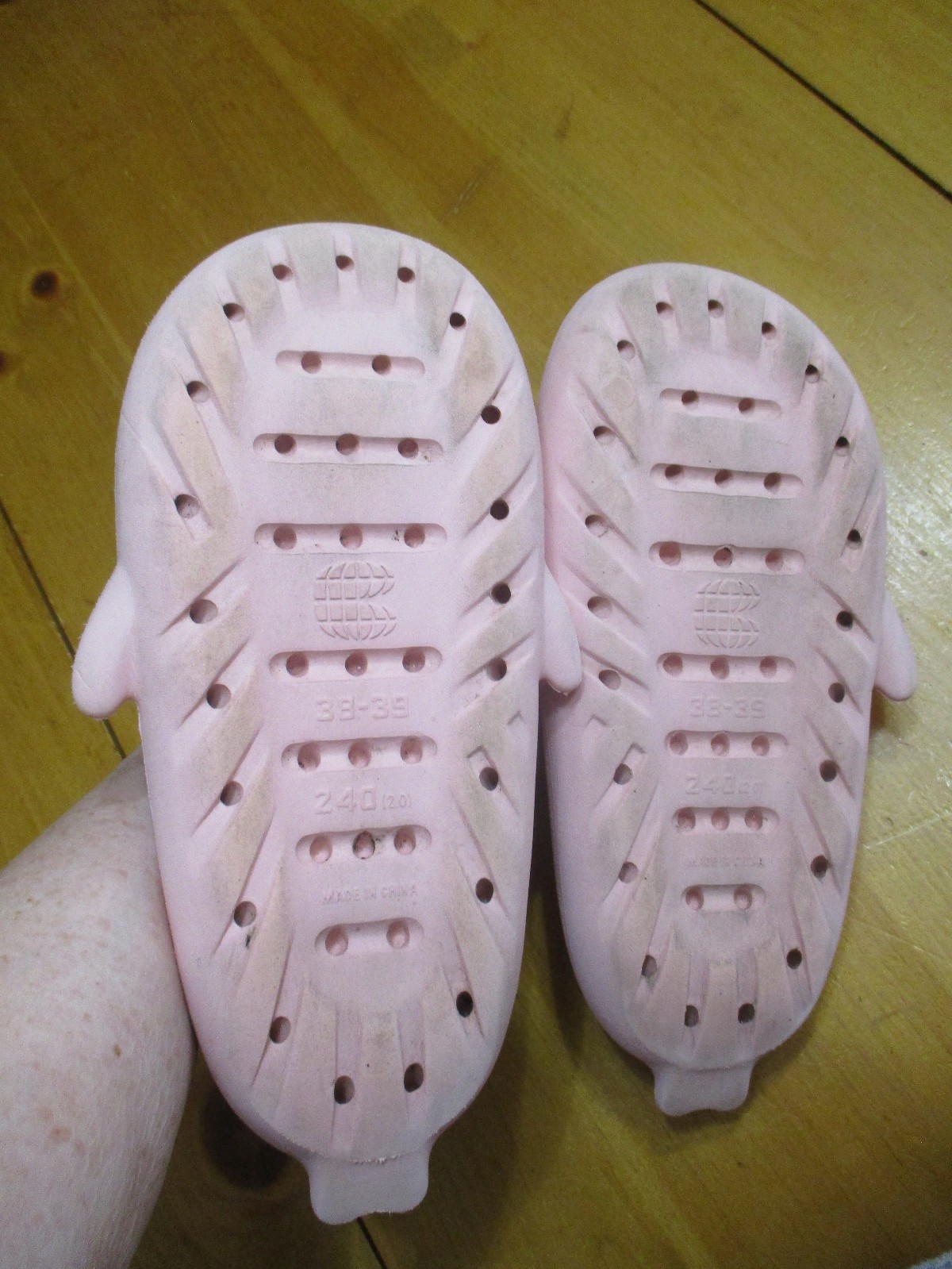 Ladies Shark Slides Cloud Shoes/Slippers,Pink Size 38-39 EU,8-8.5 US