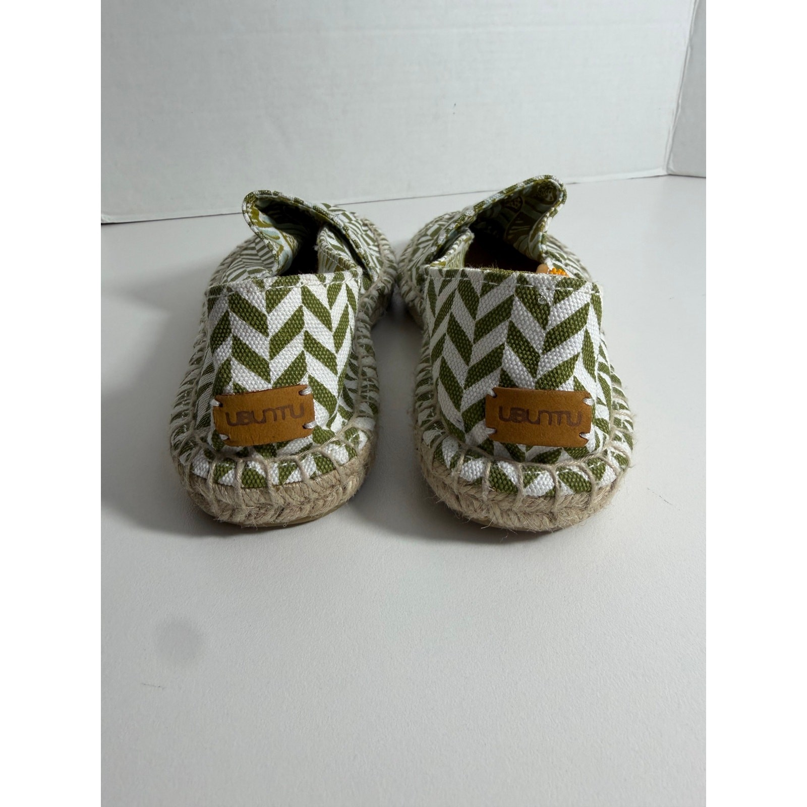 NWOB Ubntu Espadrilles Green Chevron Print Womens Size 7