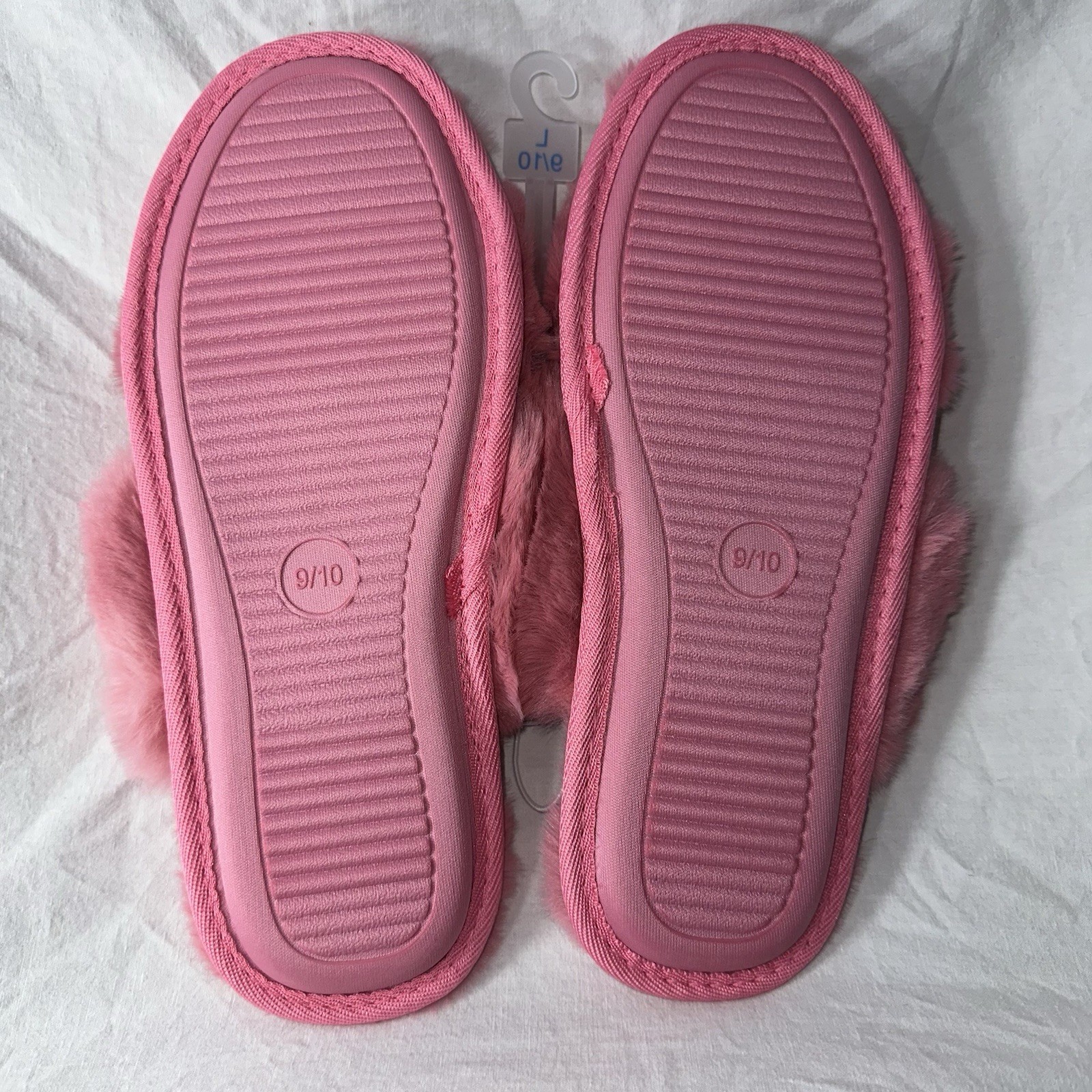 Women’s Pink Crossband Fuzzy Faux Fur Slippers – Stars Above