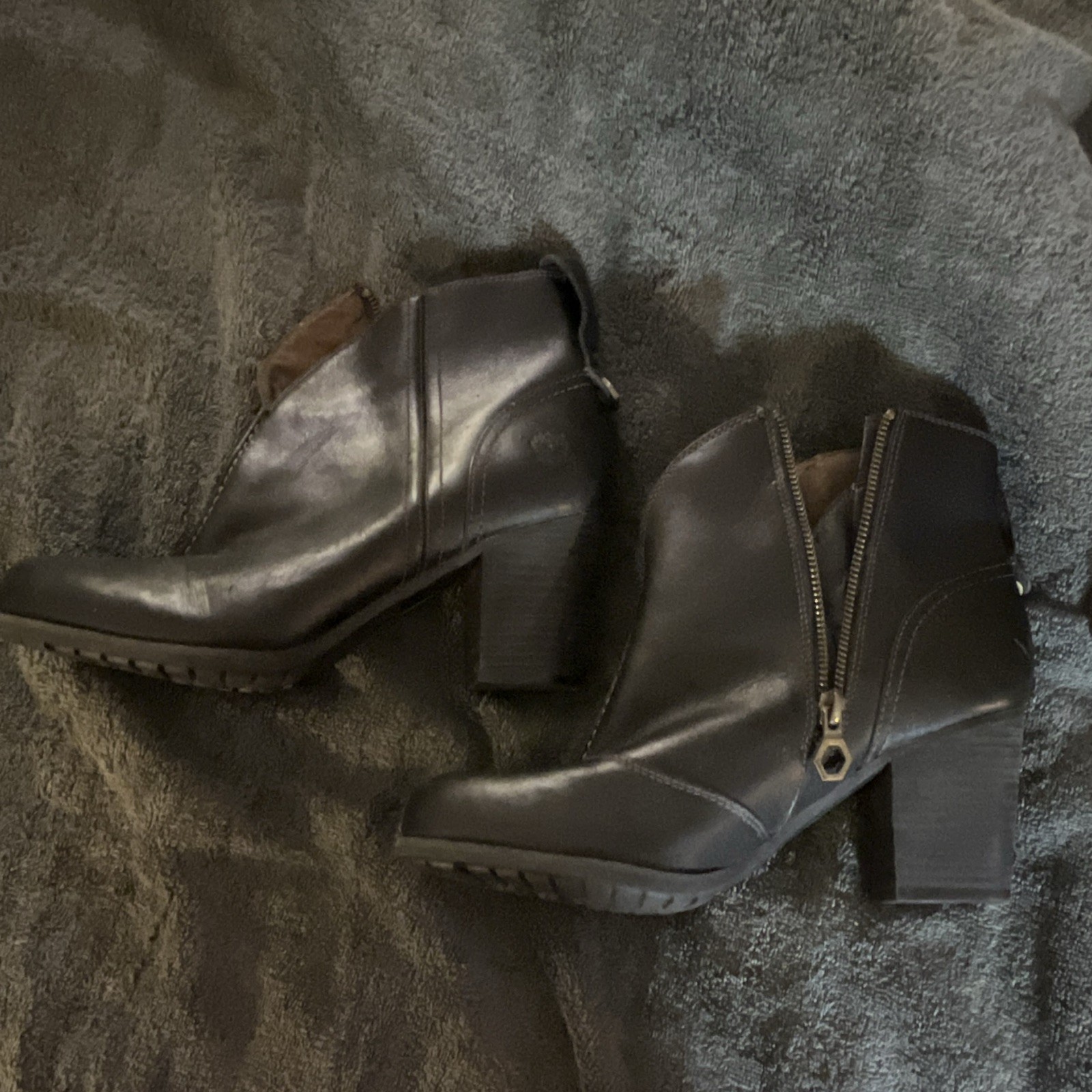 Timberland Women’s Black Leather Ankle Bootie Zip Round Toe Model 8546A