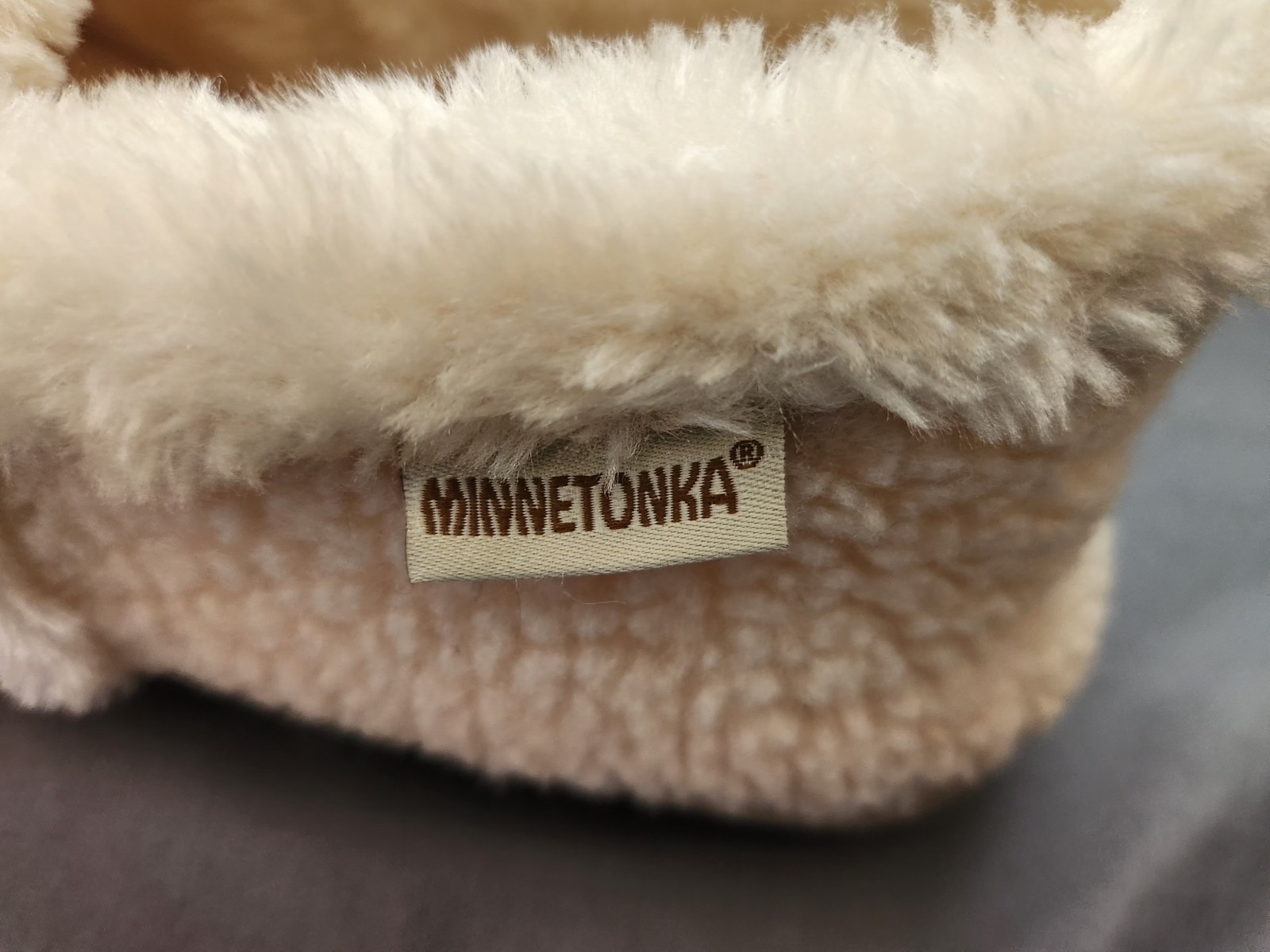 XL 9.5-10.5 MINNETONKA DINA House Slippers Womens Beige Faux Fur Lining Comfy