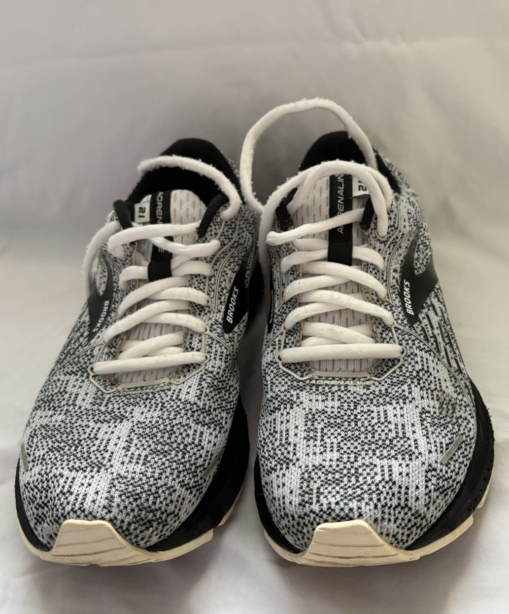 Brooks Women’s Adrenaline 21 Size 8.5 Black And Grey And White