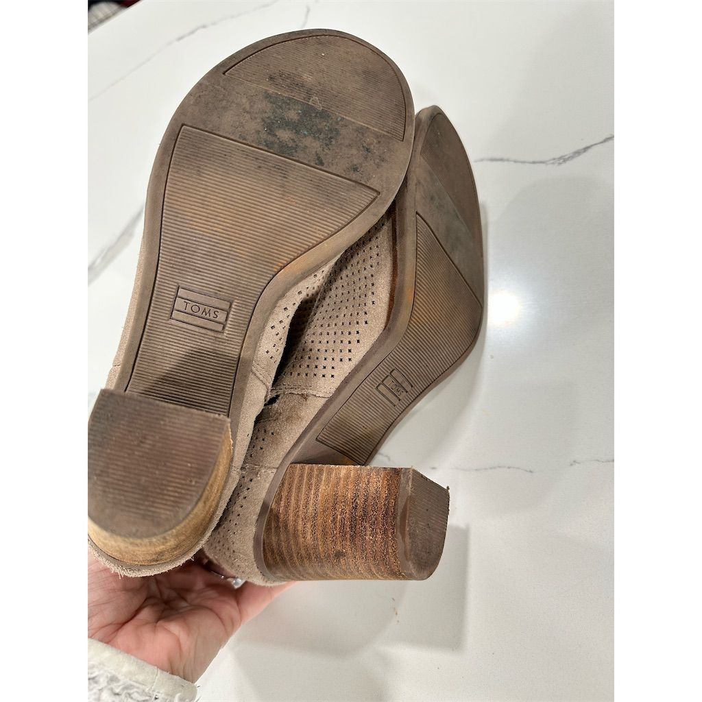 TOMS Women’s sz 10 Majorca Peep Toe Booties Tan Suede Mid Heel Zip