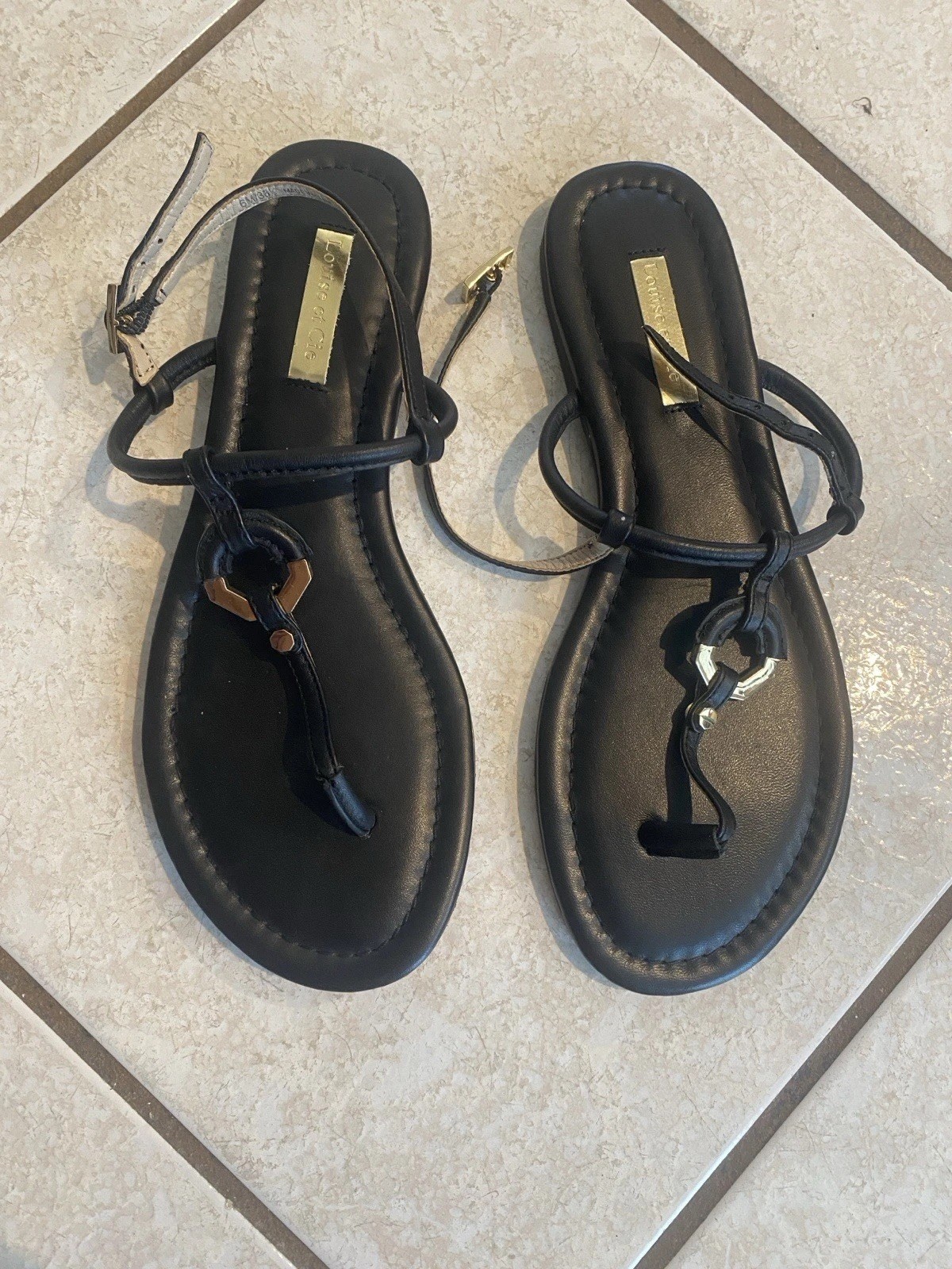 Louise et Cie Women’s Akron Sandals 6 M Black Leather Gold Hardware MWOT