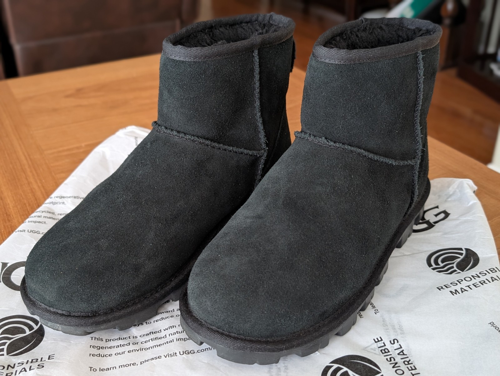 UGG Women’s Classic Essential Mini Boots (Black) Size 8