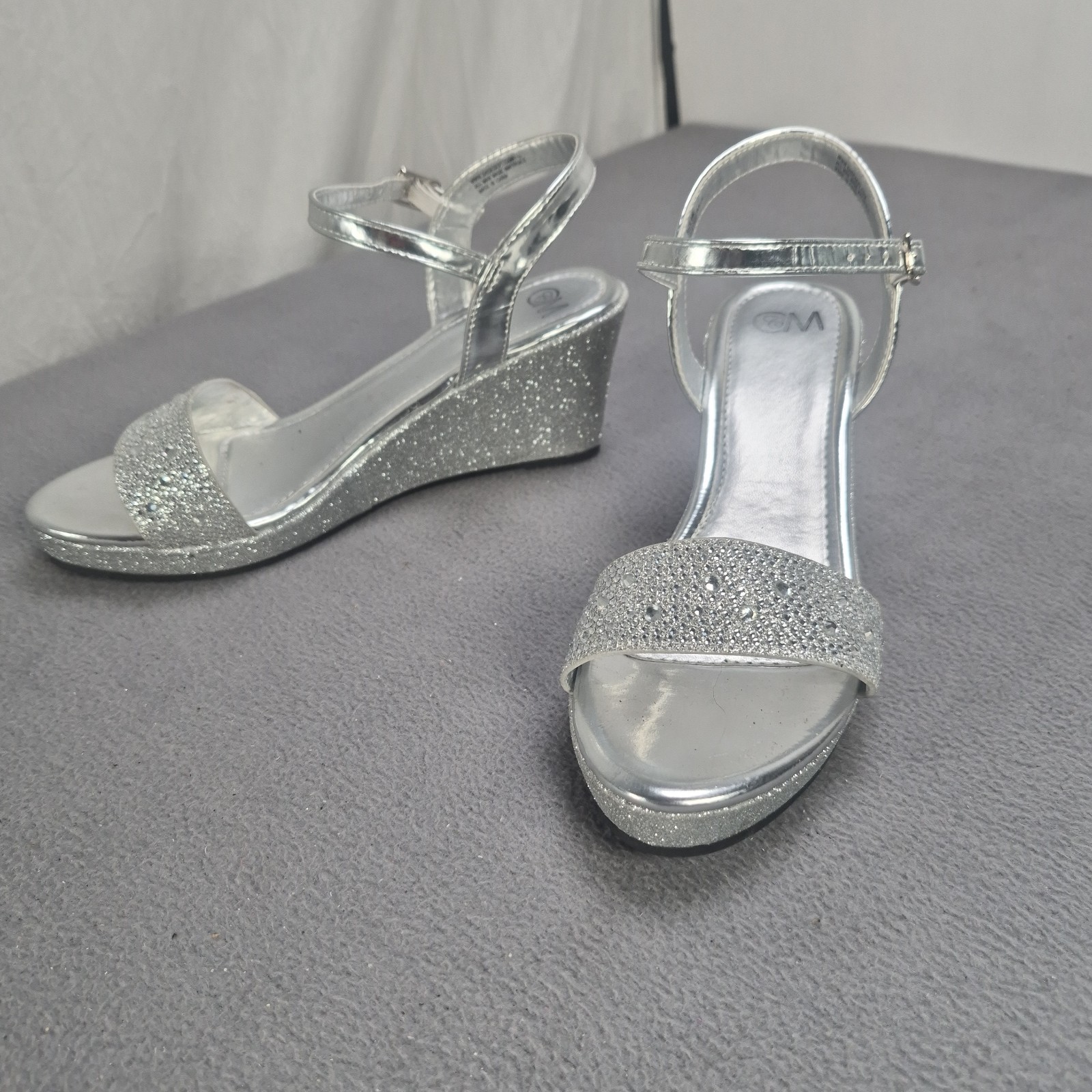 Chelsea Moreland Classy Strap Wedge Heels Platform Sandals Silver Glitter Size 6