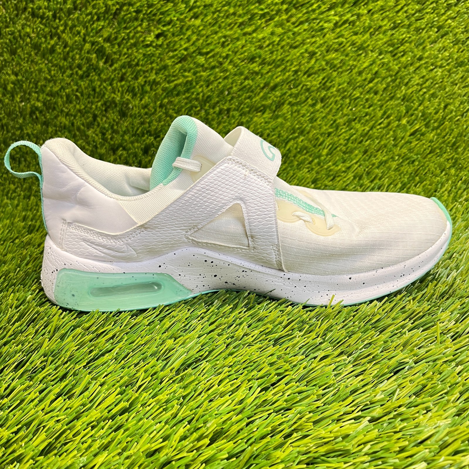 Nike Air Max Bella TR 5 Womens Size 6.5 White Athletic Running Shoes Sneakers