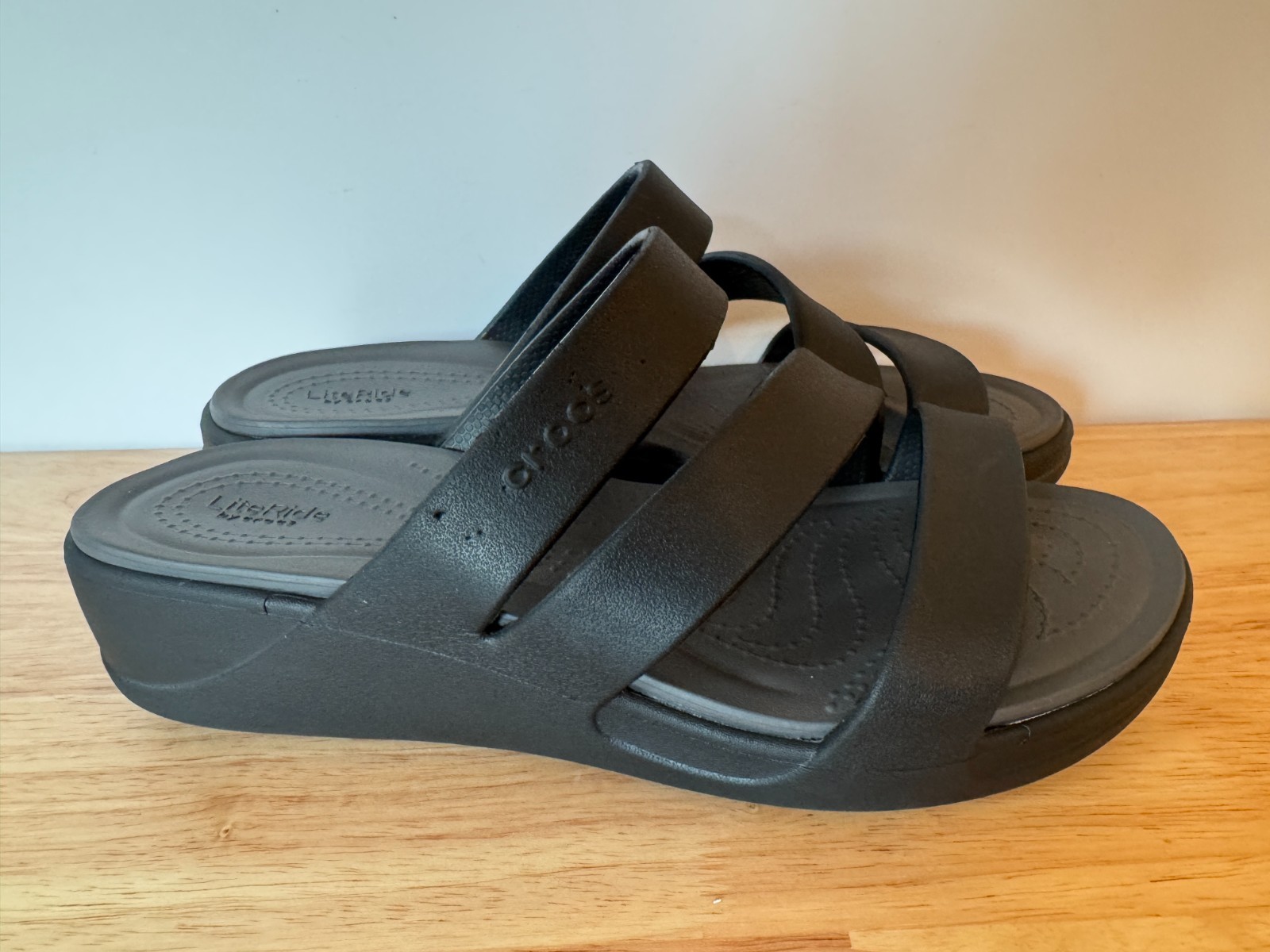 Crocs Boca Getaway Monterey Strappy Black Wedge Sandals 207434-BLK Women’s Sz 11
