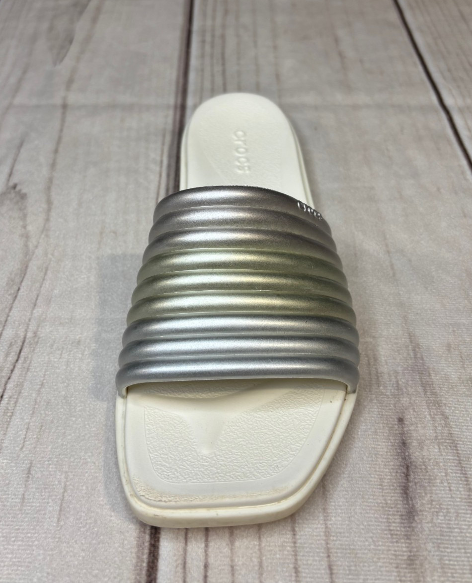 NWOT Crocs Women’s Size 7 Miami Metallic Slide **See Description**