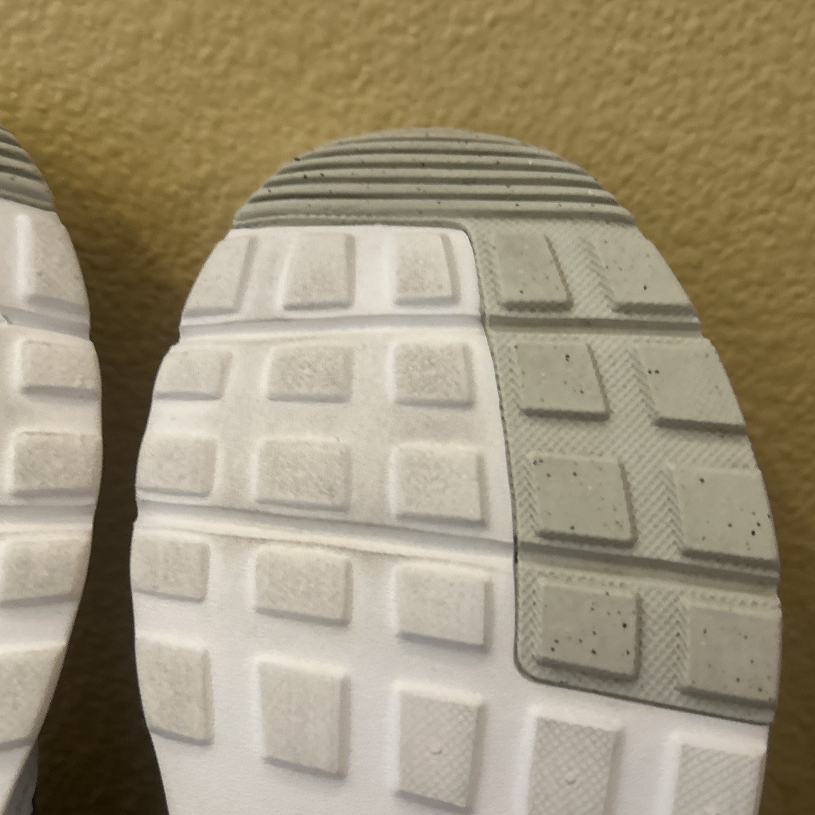 Nike Air Max SC Women’s Sneaker CW4554-100 US Size 6.5 White / Metallic Platinum