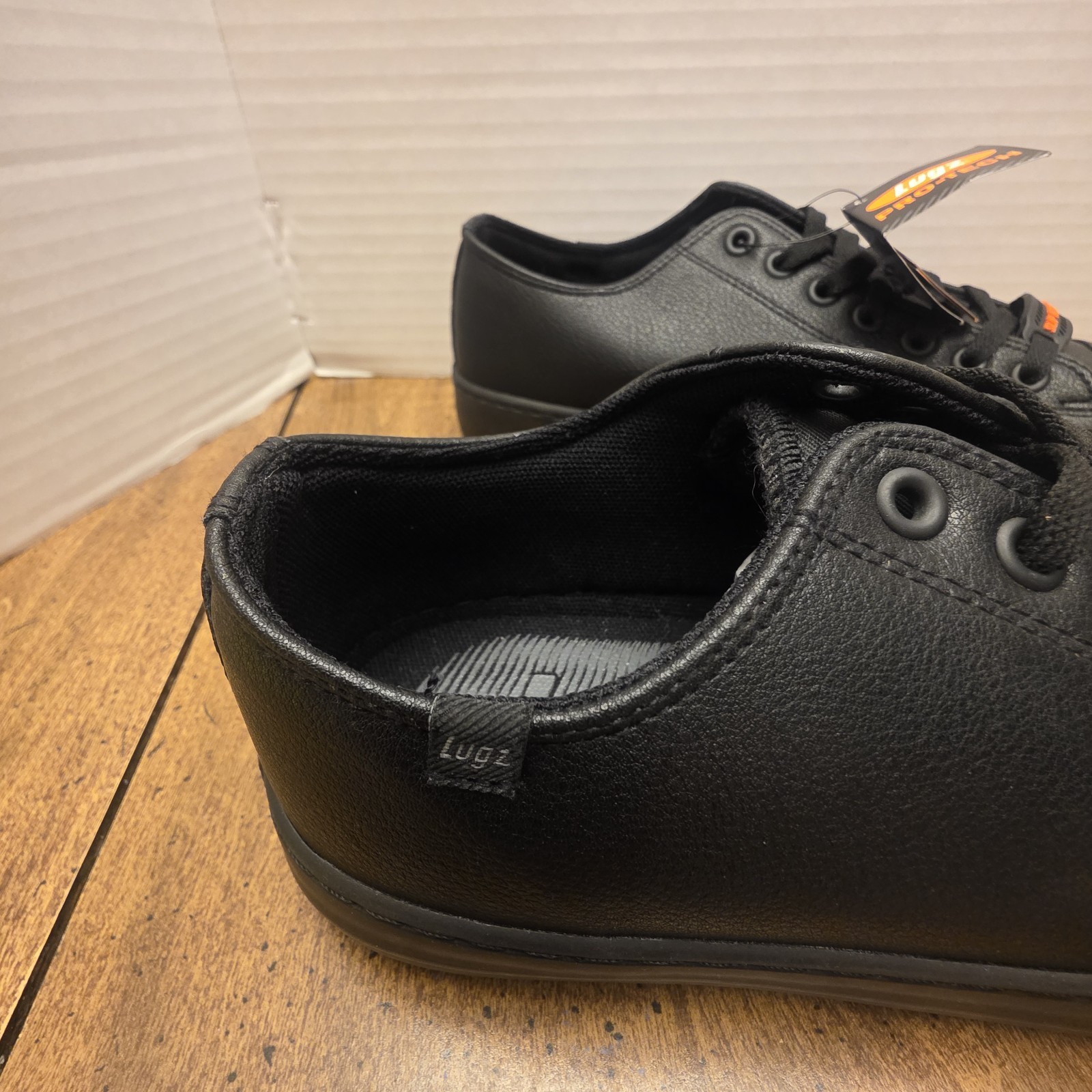 Lugz Pro-Tech Women’s LEATHER Slip Resistant Sneakers Shoes Black US SIZE 9 NWT