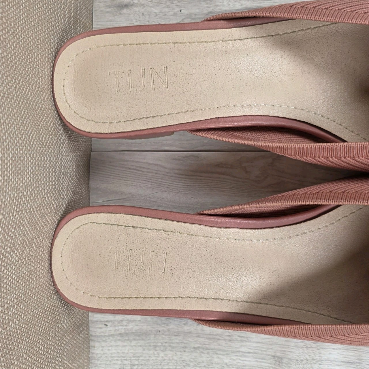 TIJN Women’s Size 9 Pointed Toe Coral Pink Mules Chunky Heel Life Is Art Shoes