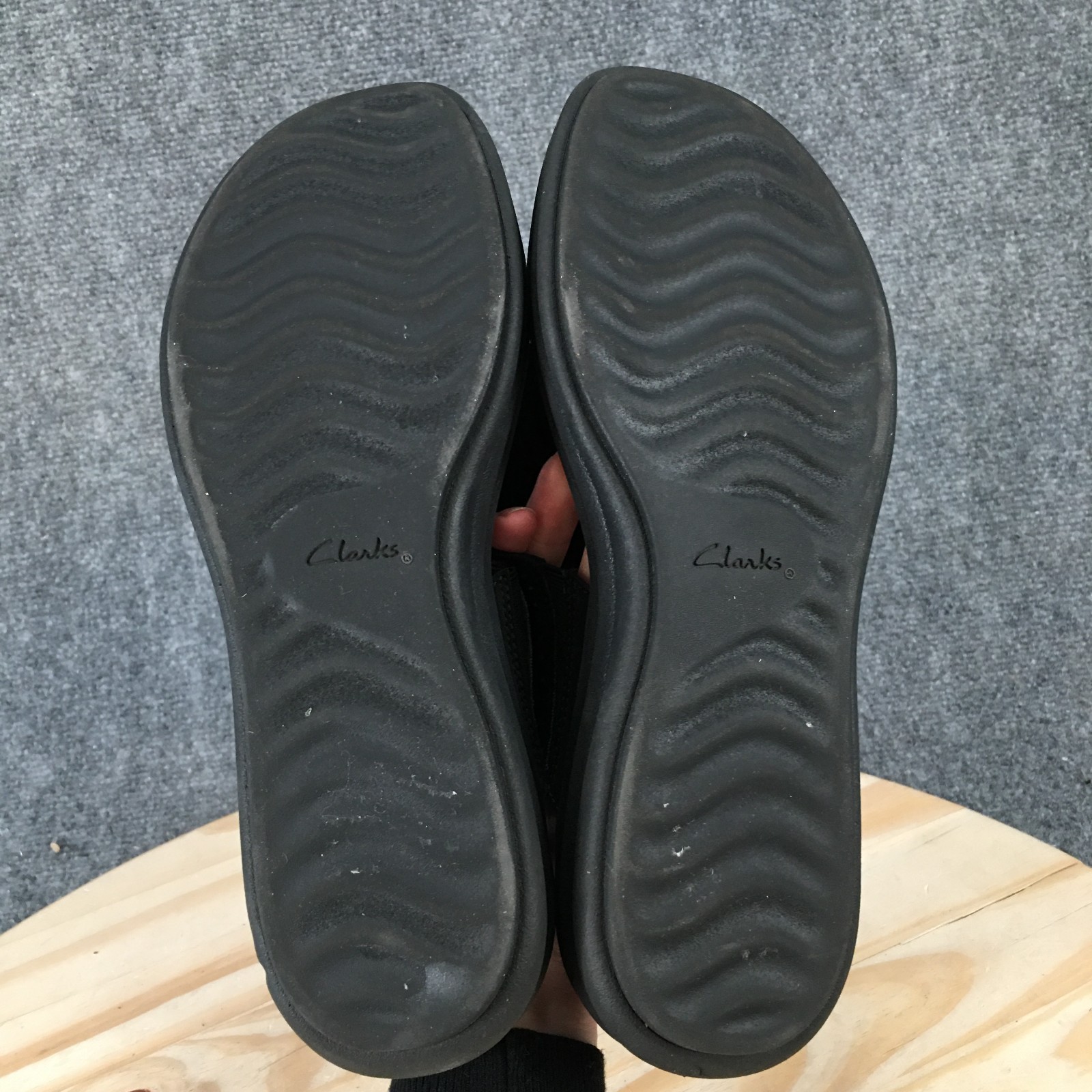 Clarks Sandals Womens 10 M Drift Jaunt Studded Slip On Thong Wedge Black Fabric