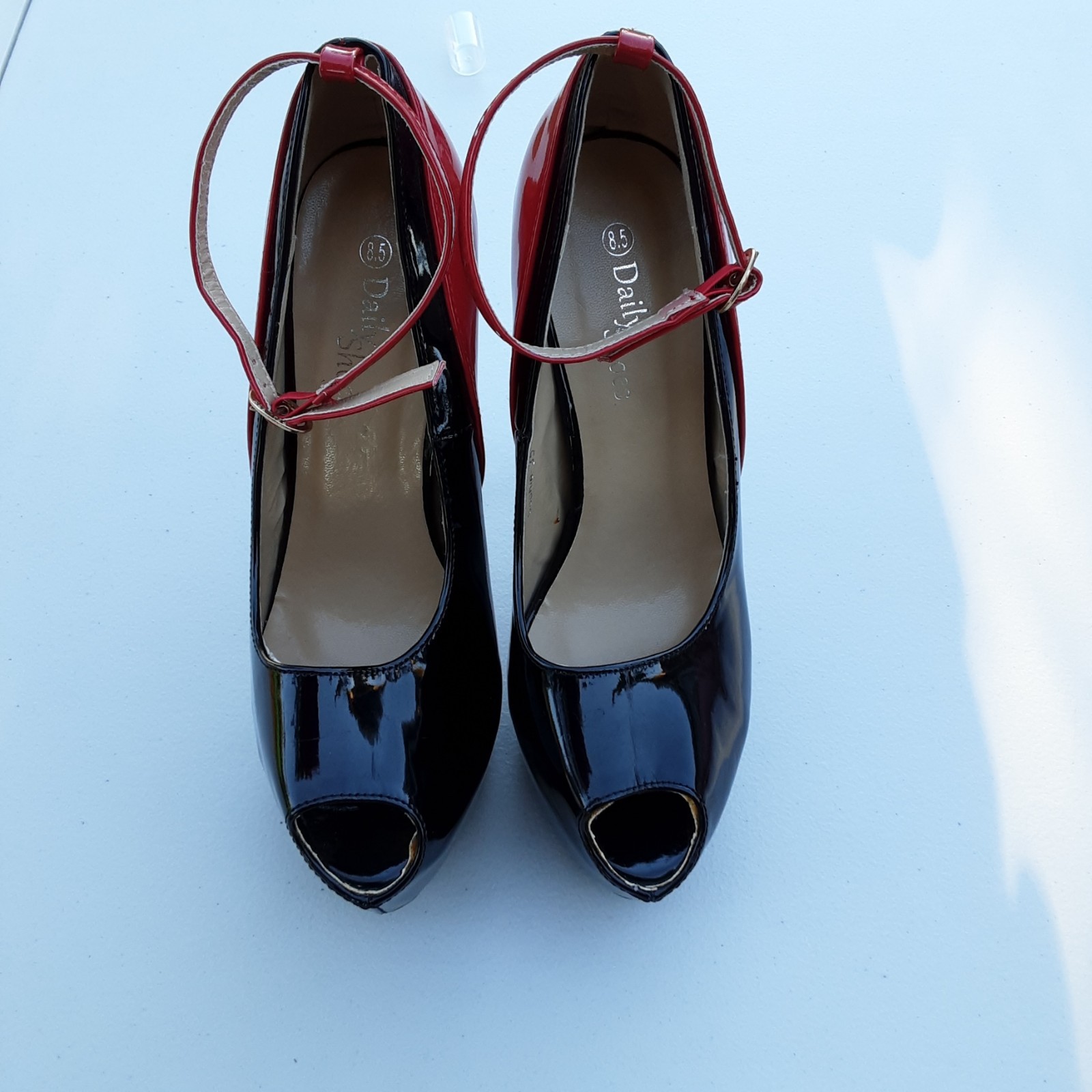 Daily shoes peep-toe platform pumps w/ black patent finish and red accents 8.5