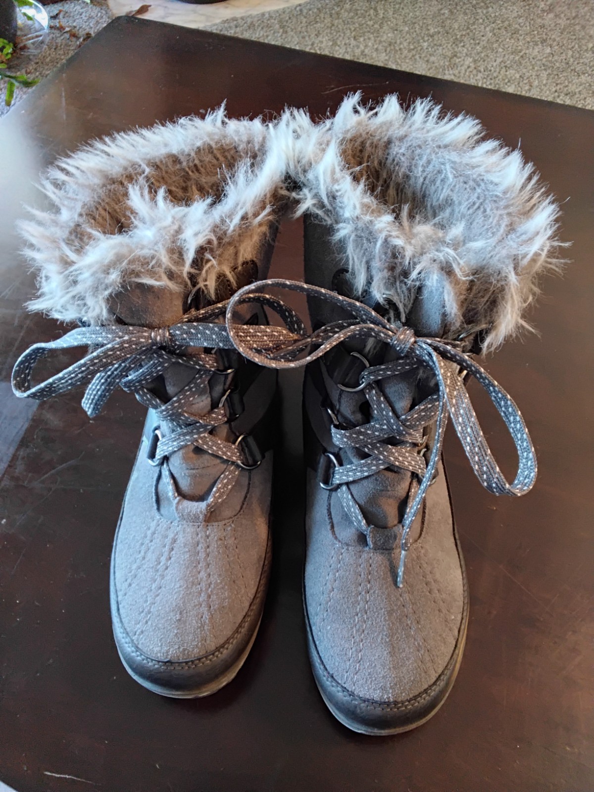 Synthetic leather winter boots with faux fur collar lining