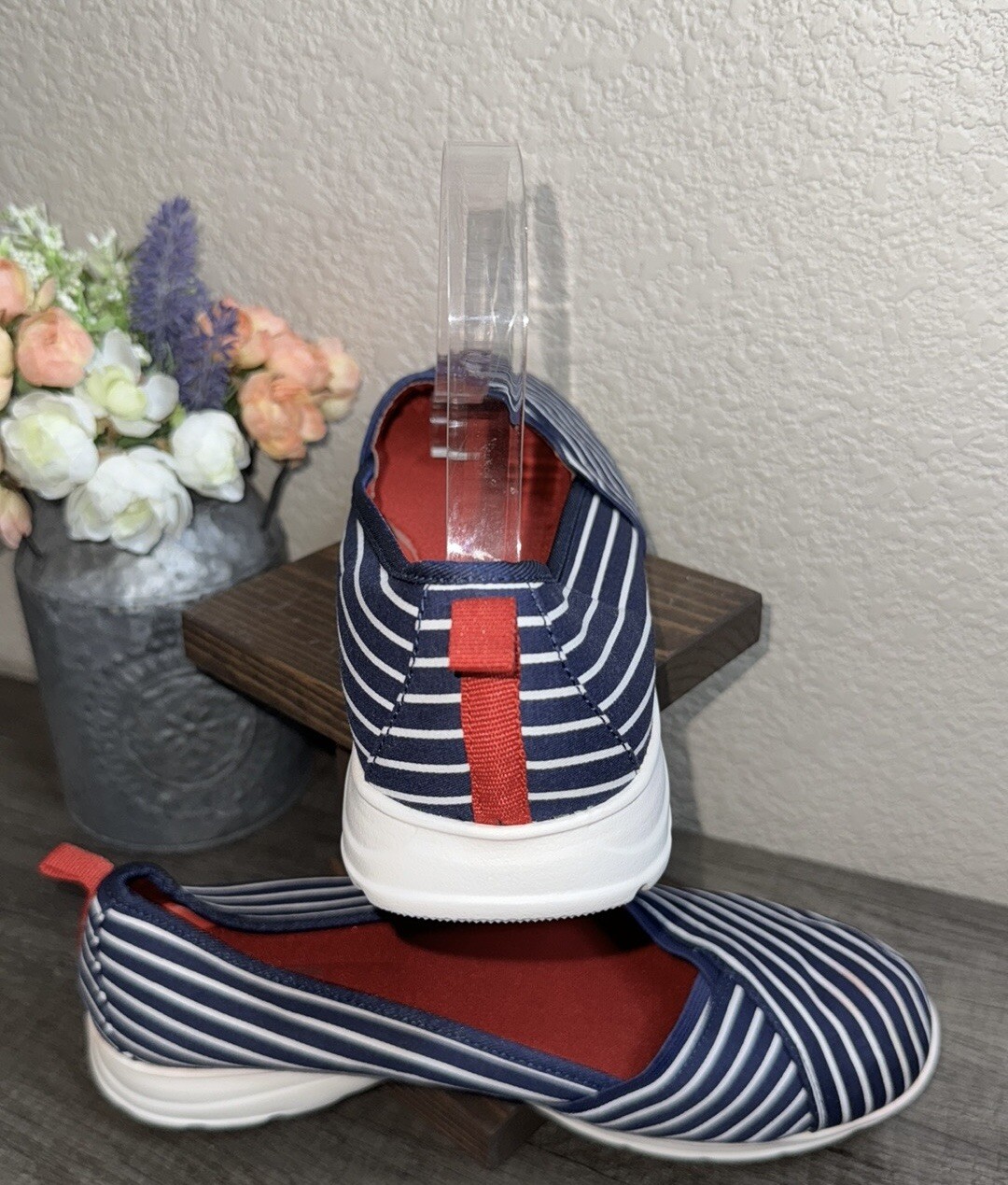 Land’s End Woman’s Deep Sea Navy Blue Stripe Lightweight Gatas Slip On Size 9.5D