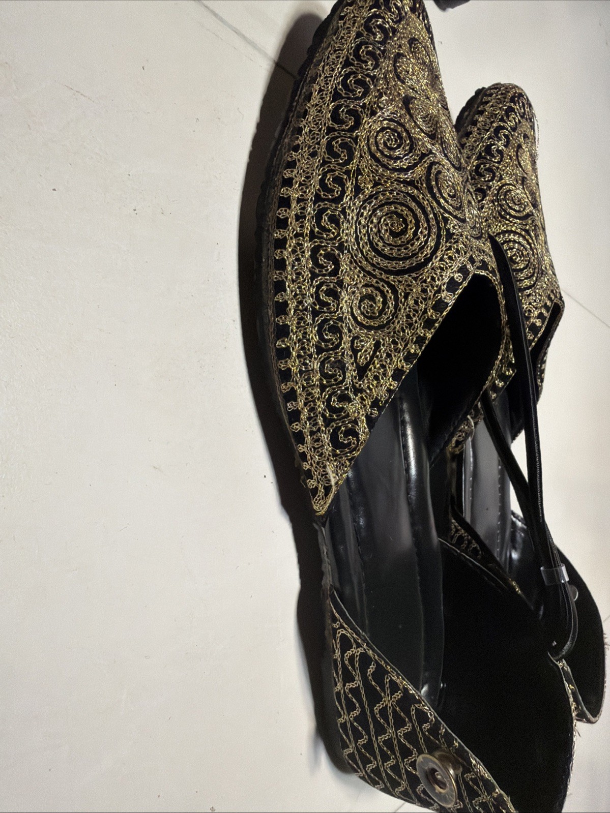 “Handmade Punjabi Jutti Women Black Gold Embroidered Khussa Bridal Flats Mojari”