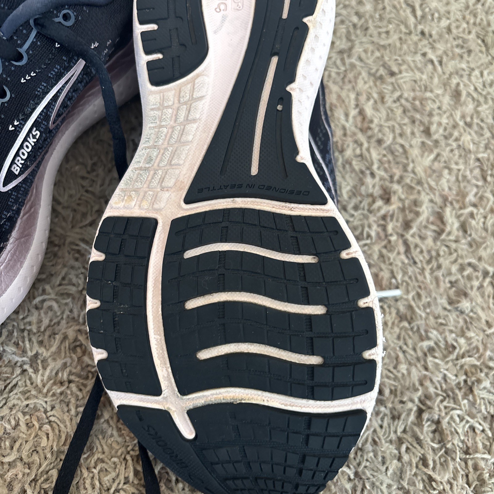 Size 8- Brooks Glycerin GTS 19 Black/Metallic/Ombre Excellent Clean Condition
