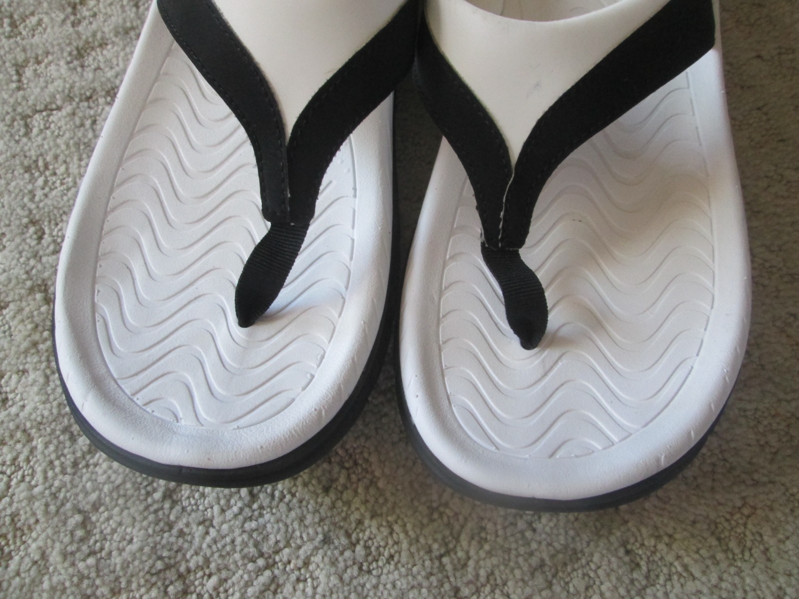 AVIA Hightail Thong Athletic Sandals Eva Foam Fom White Black Women’s Size 11