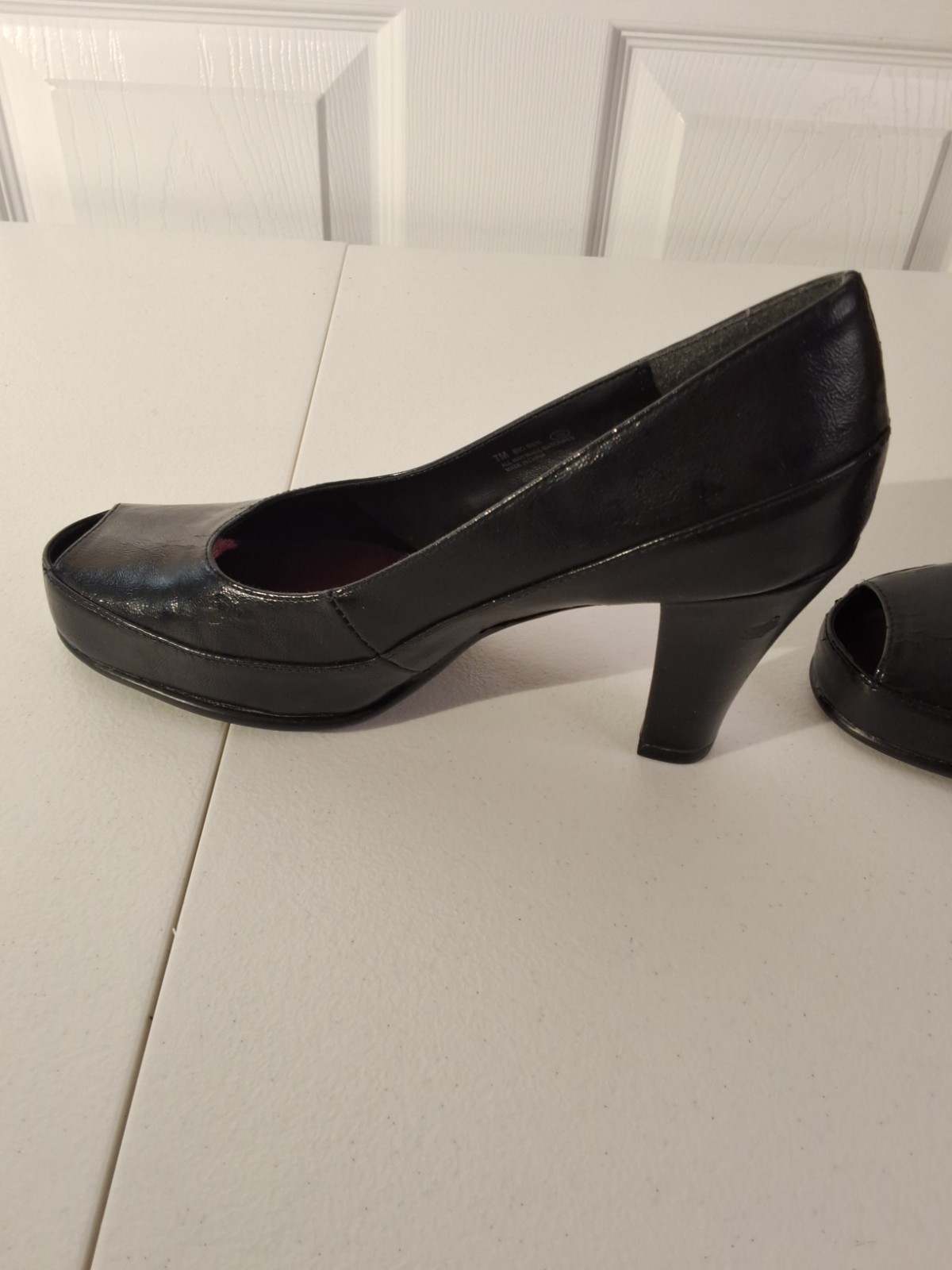 AEROSOLES A2 Pumps 3.25″ Heels Faux Leather Peep Toe Sz 7 Some Worn Spots