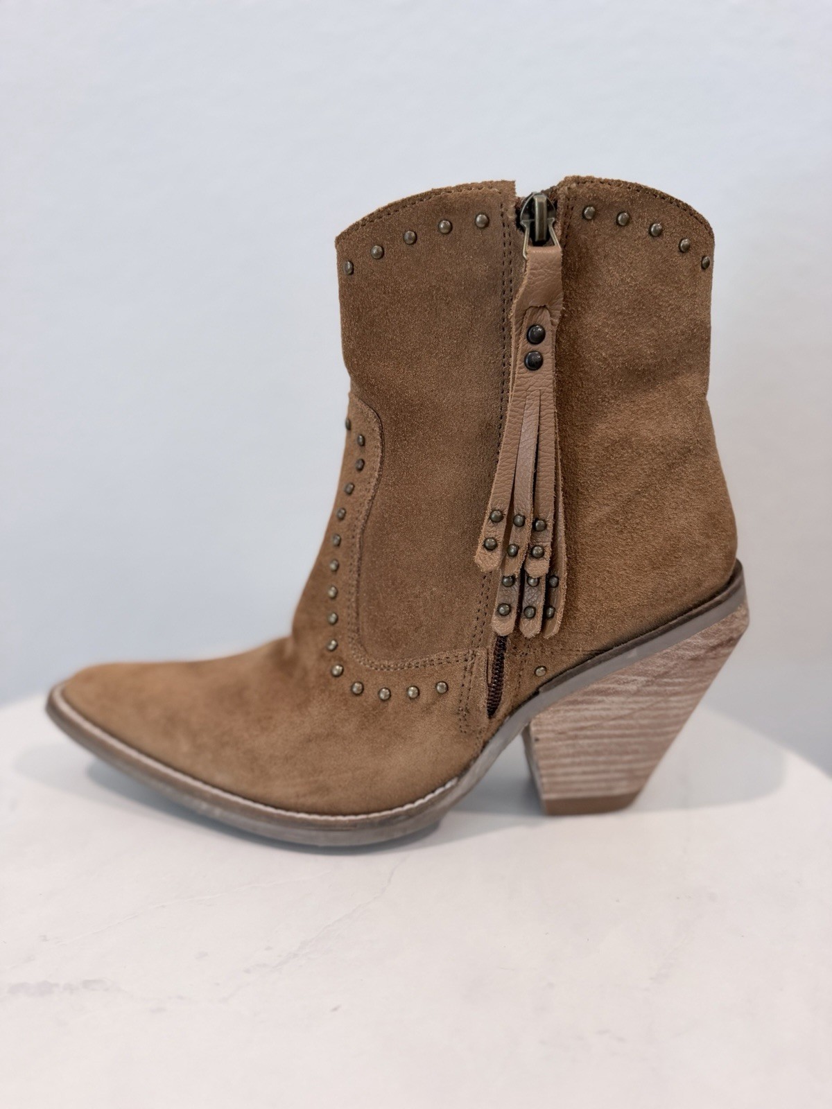 Dingo Women’s 6.5 Camel Suede Western Ankle Boots Studded Tassel Side Zip