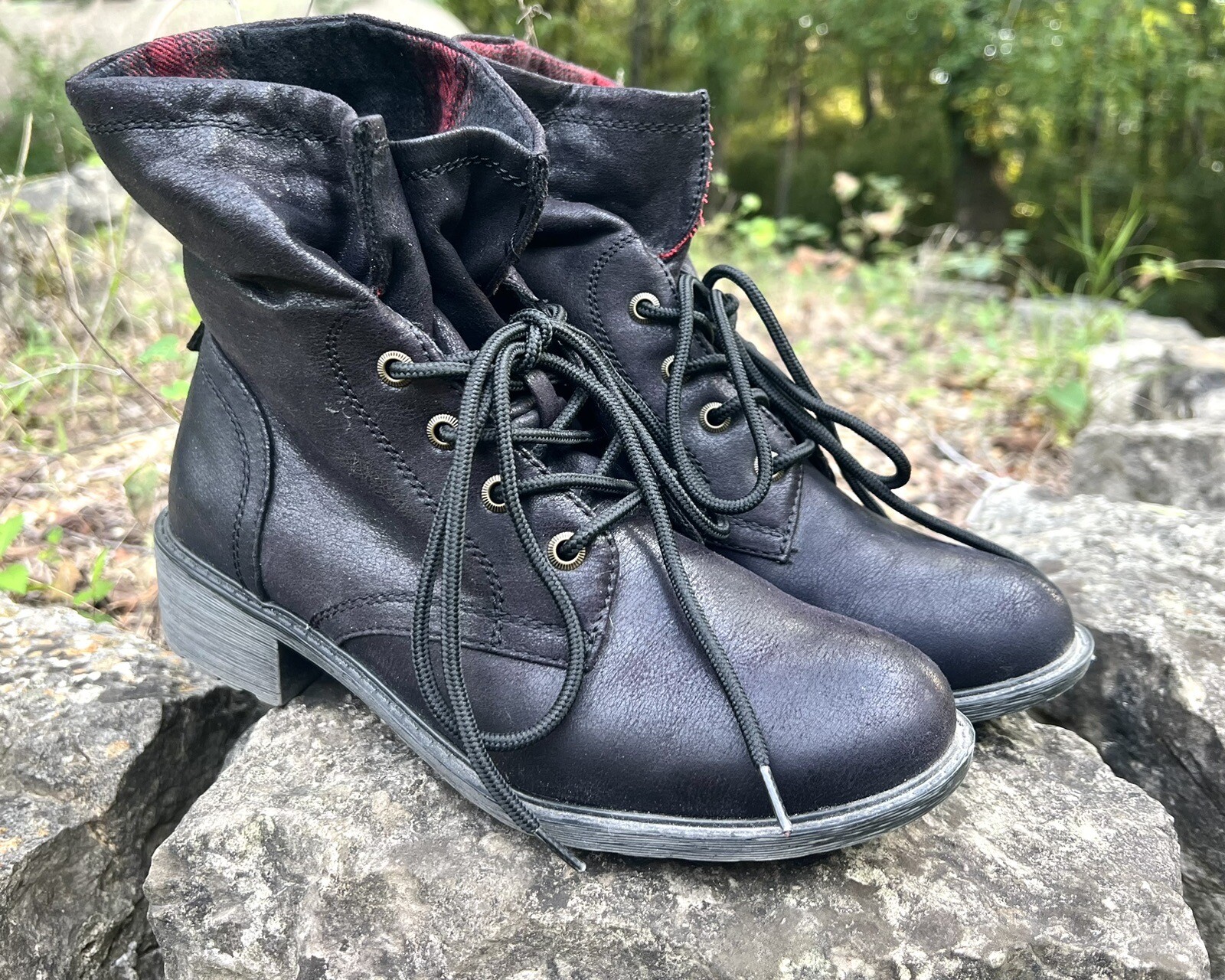 Mudd Boots Women Size 7.5 EUC Chunky Heel Flannel Trim