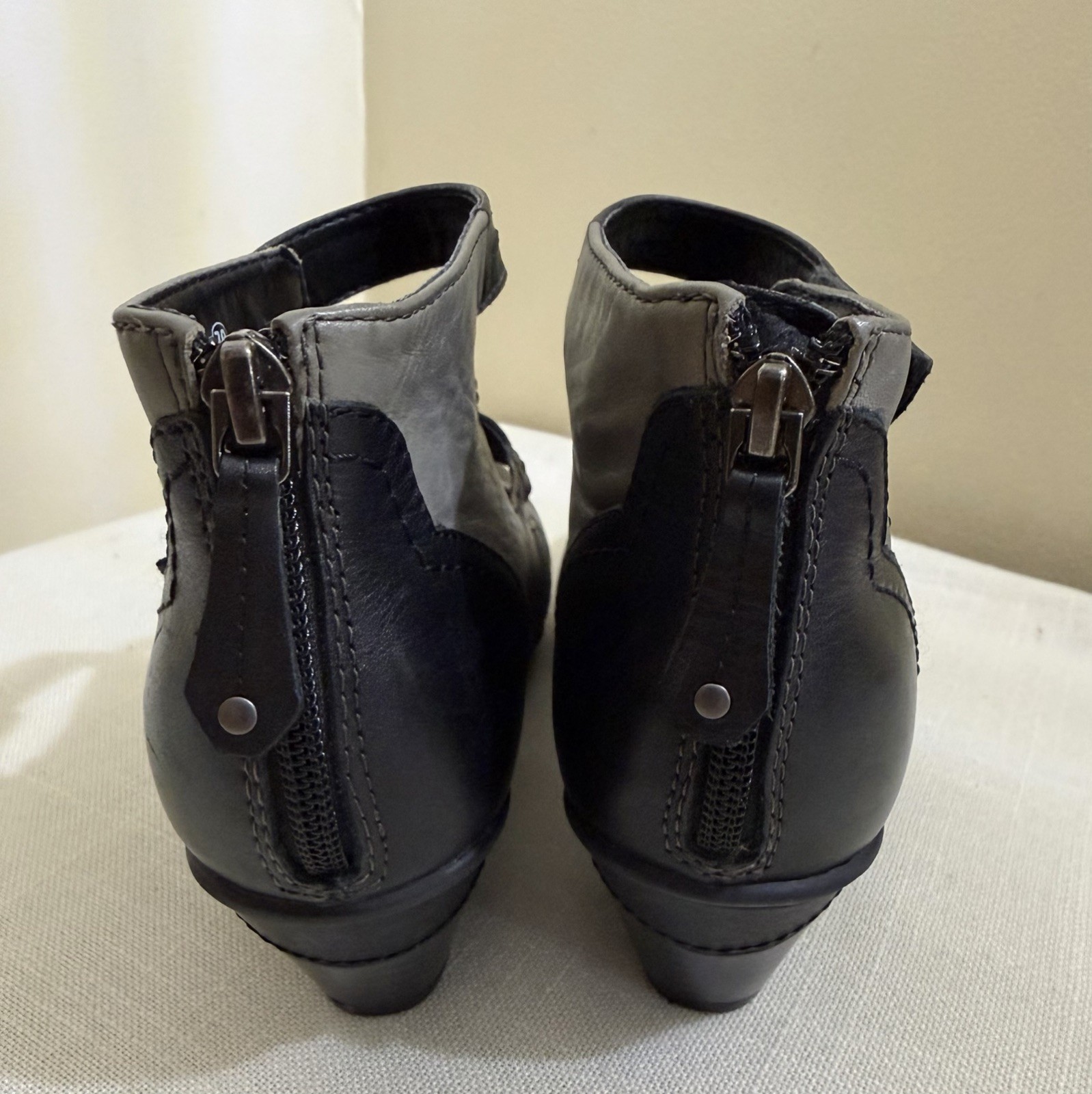 Earth Serano Retro Artsy Strap Mary Jane Pumps Black Gray Leather Witchy Goth 7