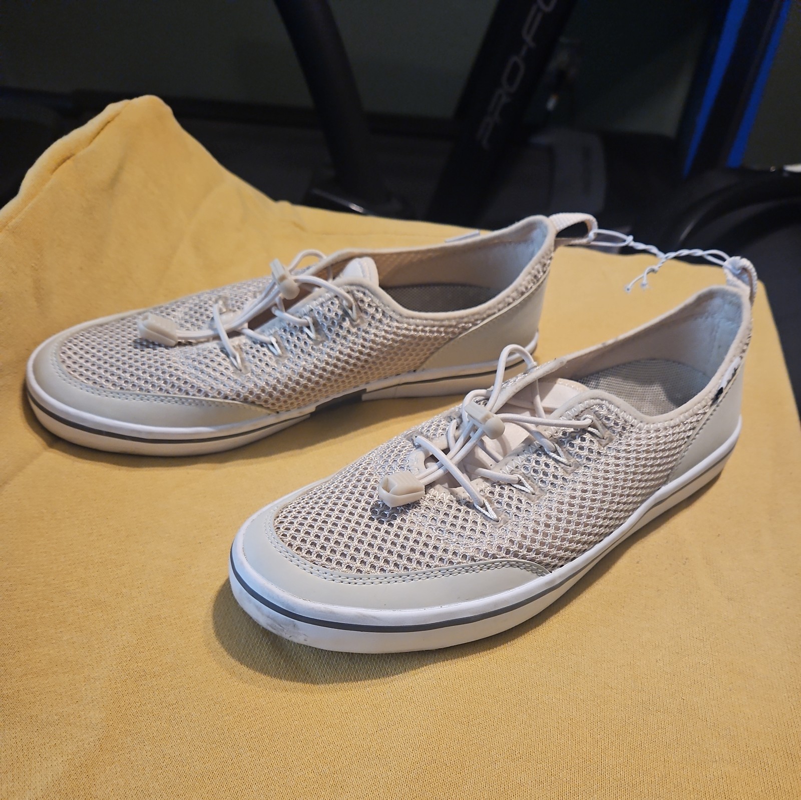HUK PERFORMANCE FISHING Footwear beige size 9 women US lace up shoes Water