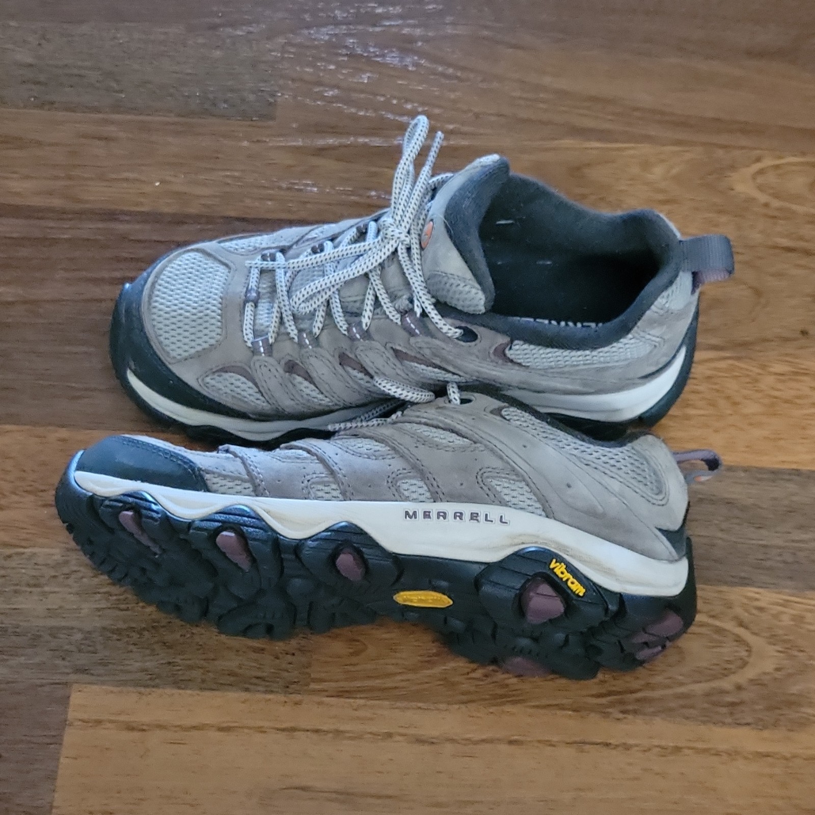 Merrell Brown Low-Top Hiking Trail Shoes,Women’s US 8.5 Medium Pre-Owned.