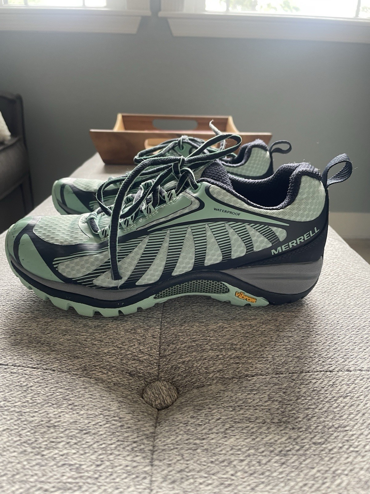 Merrill Women’s Mint Green And Navy Blue Water Resistant Sneakers Size 5.5