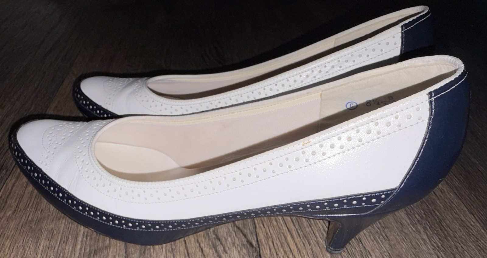 Women’s Vintage Selby Blue and White 2.5in Heel Perforated Saddle Style Pump 8.5