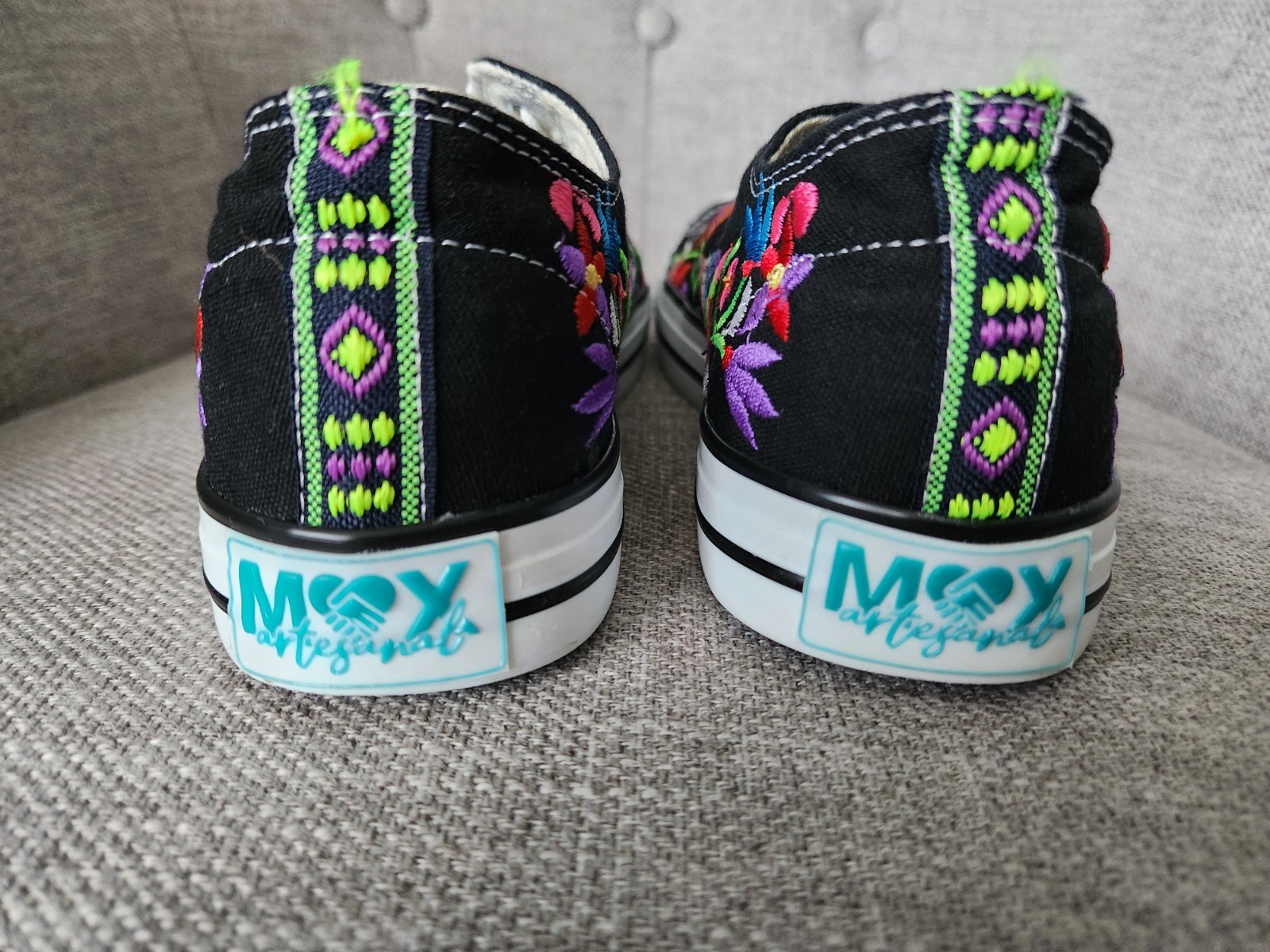 Mexican Artisanal Embroidered Flower Tennis Shoes Size 7 – 7.5