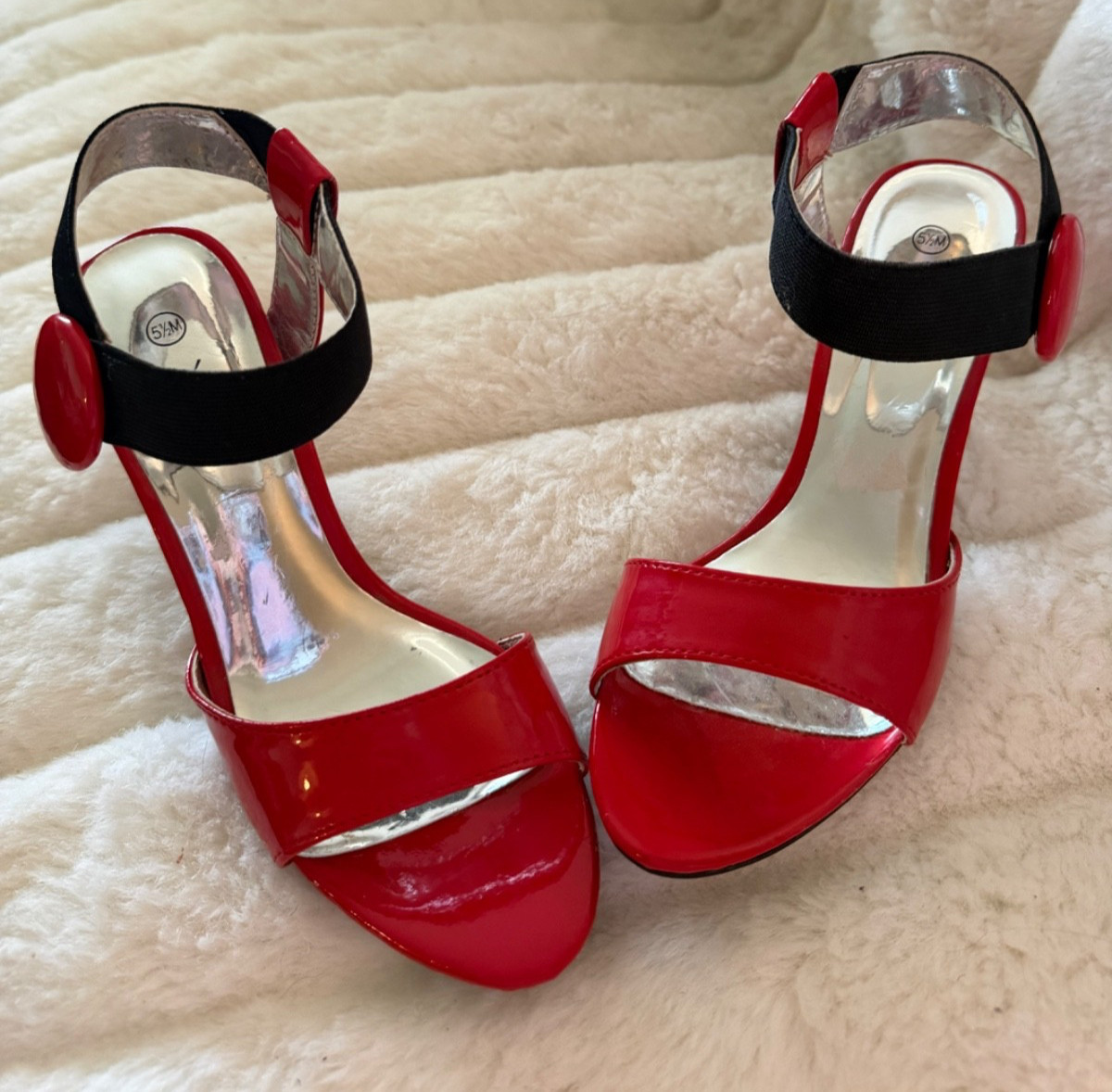 OK SIZE 5.5 Red Patent Leather Covered Side Disc Black Faux Sede Ankle Strap NWO