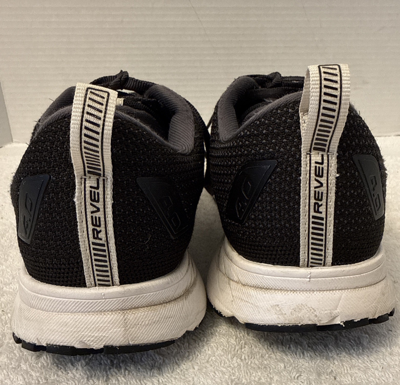 Brooks Womens Revel 4.0 Black/White Sneakers Size 10M 1203371B063