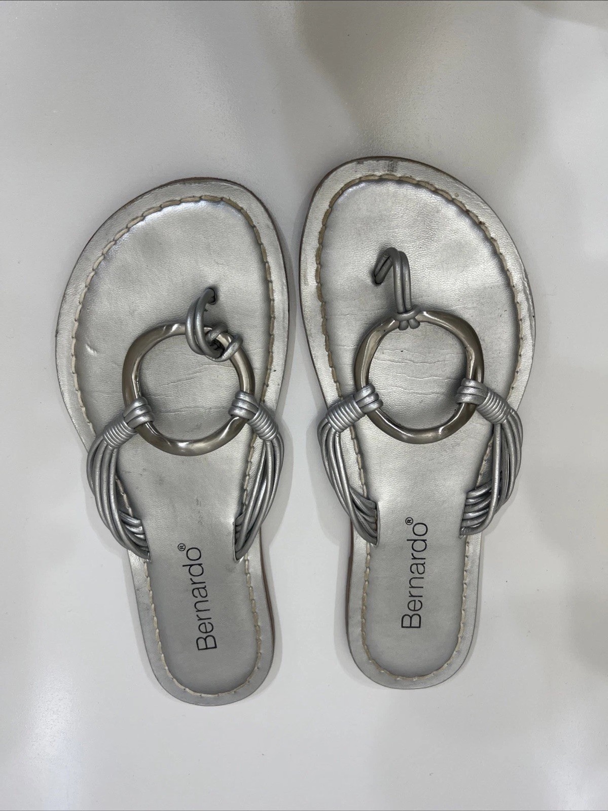 Bernardo Womens Metallic Gray Nappa Thong O Ring Leather Sandals 8M