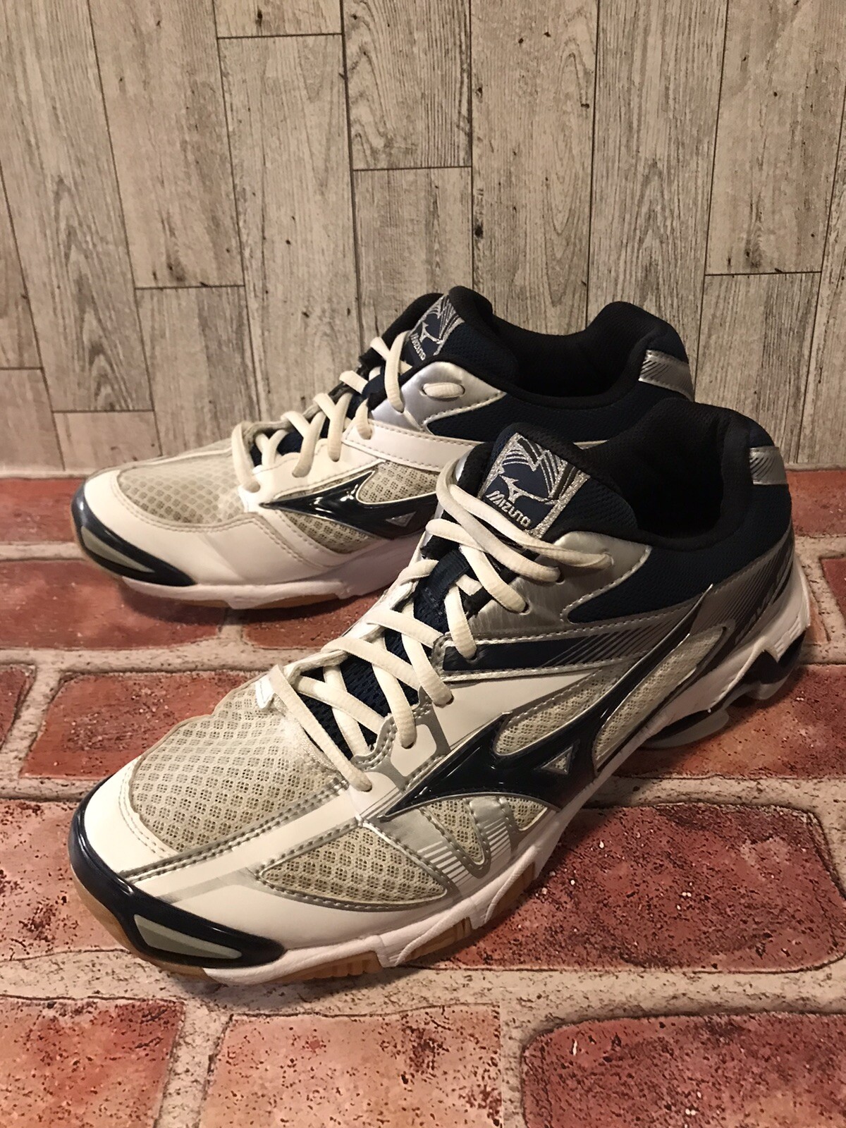 Mizuno Wave Bolt 6 Womens 10 Volleyball Shoe NonMarking Low Top Wht/ Blu Sneaker