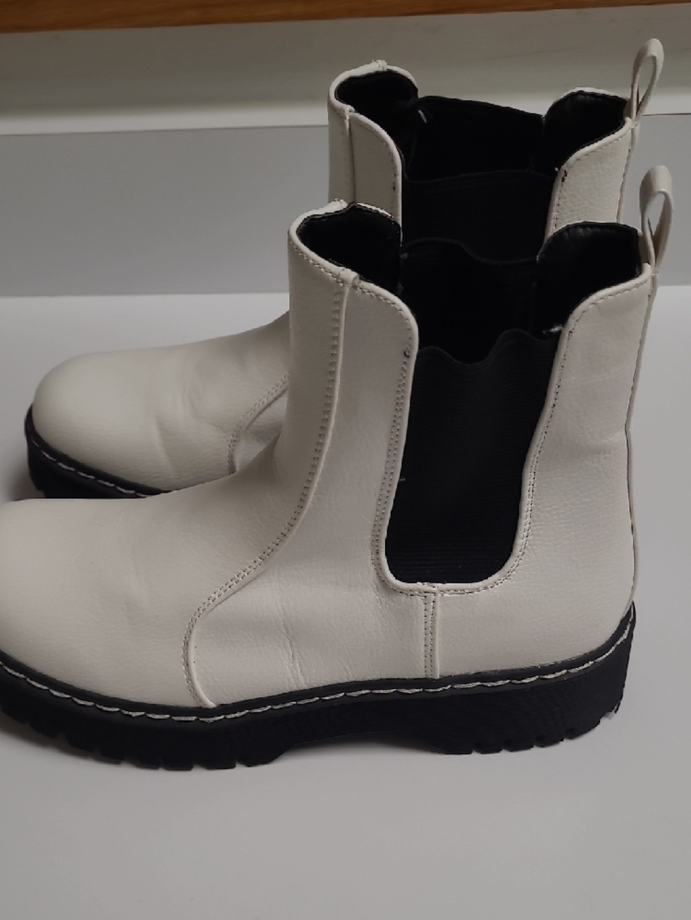 Sincerely Jules White Chelsea Lug Sole Boots