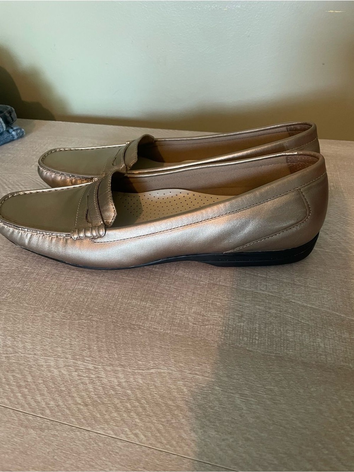 Trotter’s Metallic Bronze Penny Loafers flats shoes slipons sz 10N leather
