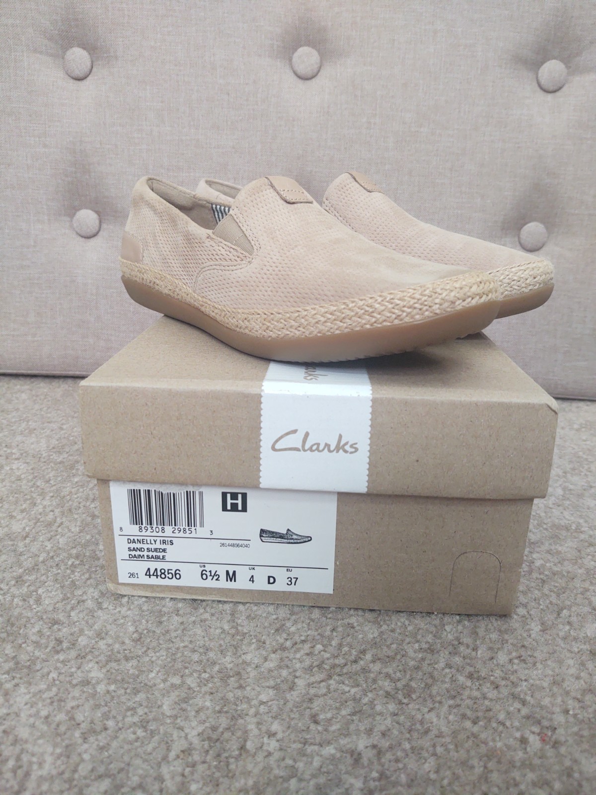 NIB Clark’s Danelly Iris Sand Suede Beige Loafer Slip On Comfort Espadrille 6.5