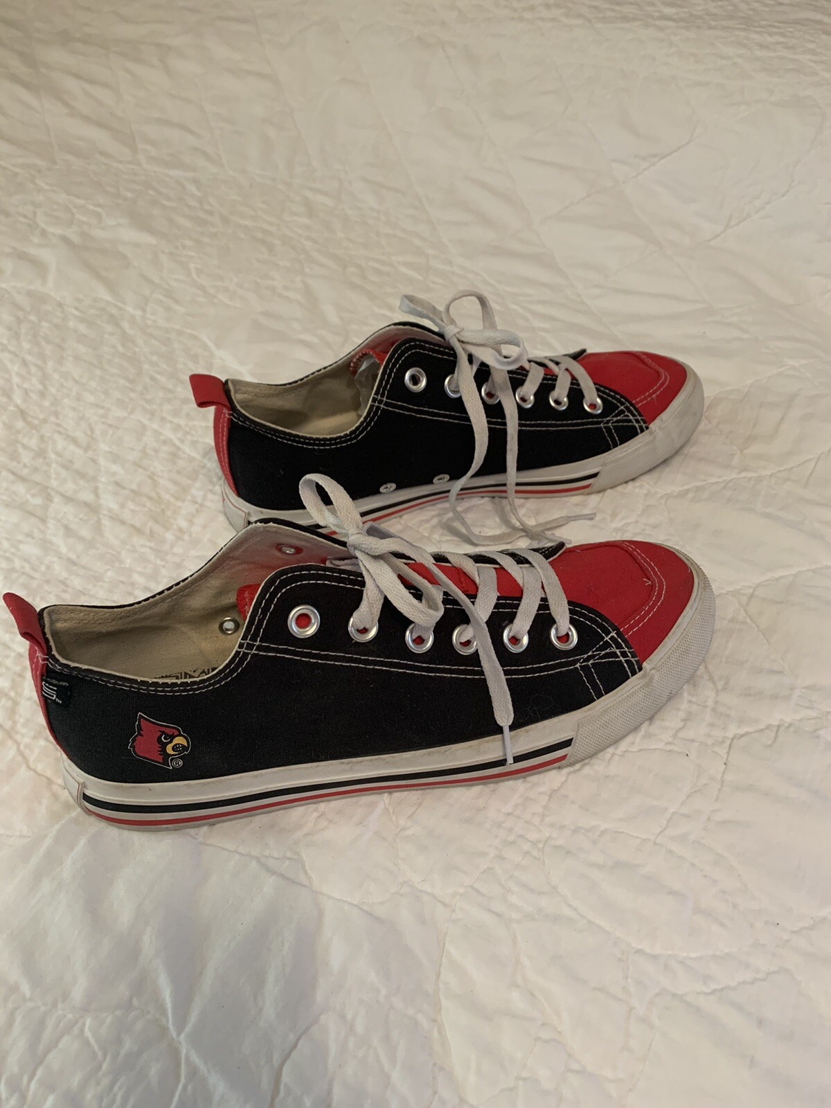 Skicks Shoes Womens 9 Mens 7 Black Red Louisville Cardinals Low Top Sneakers