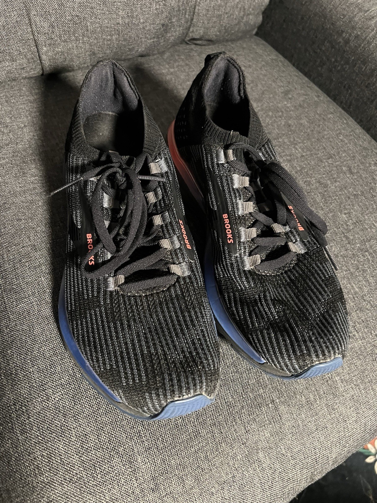 Brooks Ricochet 2 ladies Lace-Up Mesh Low Top Sneakers Black/Blue/Red