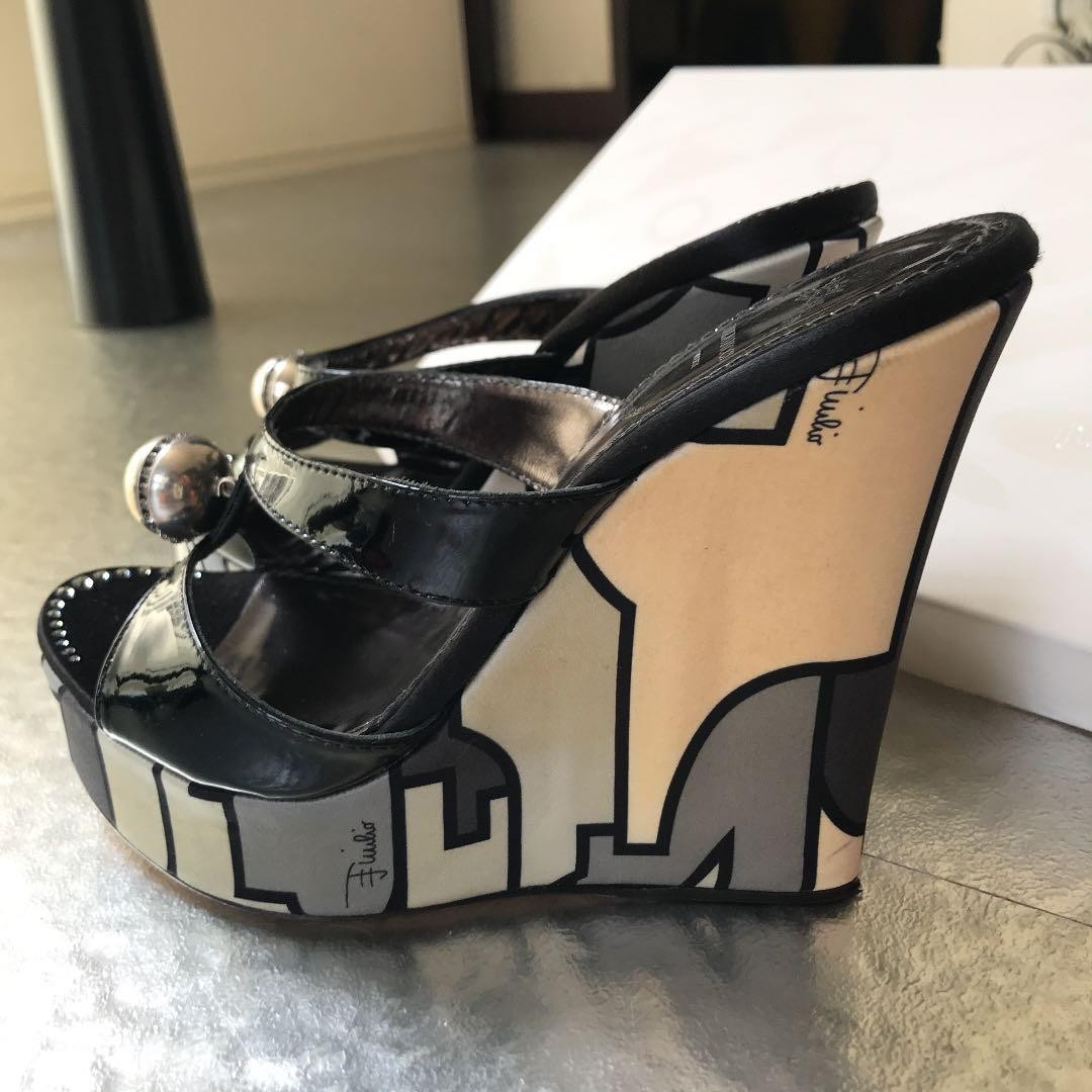 Emilio Pucci Sandals stylish design with a distinctive resort-luxury aesthetic