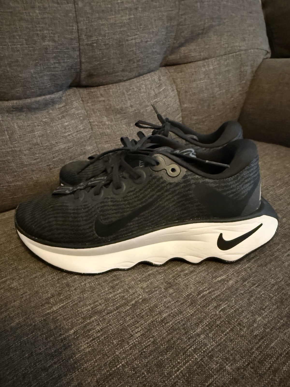 Women’s Nike Motiva Size 9 Black/ White New (other)