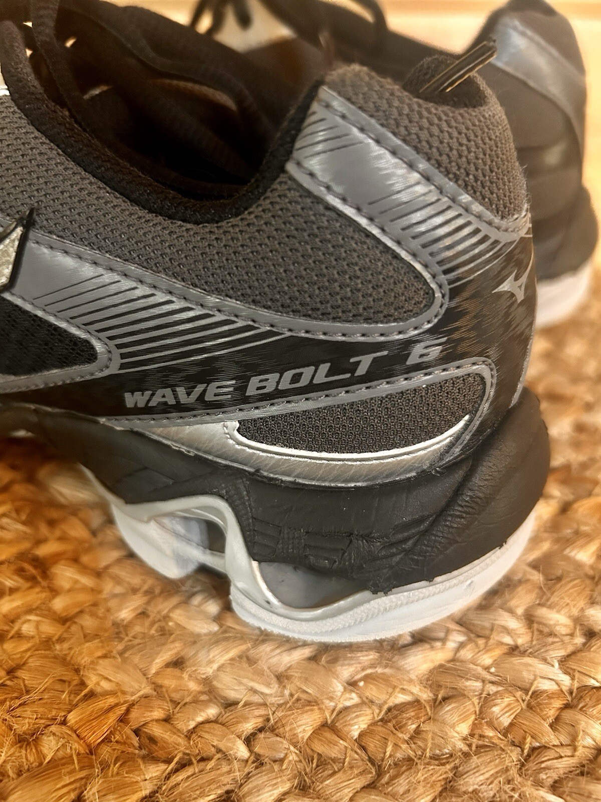 Mizuno Womens Wave Bolt 6 430224 9073 Black Running Shoes Sneakers Size 9