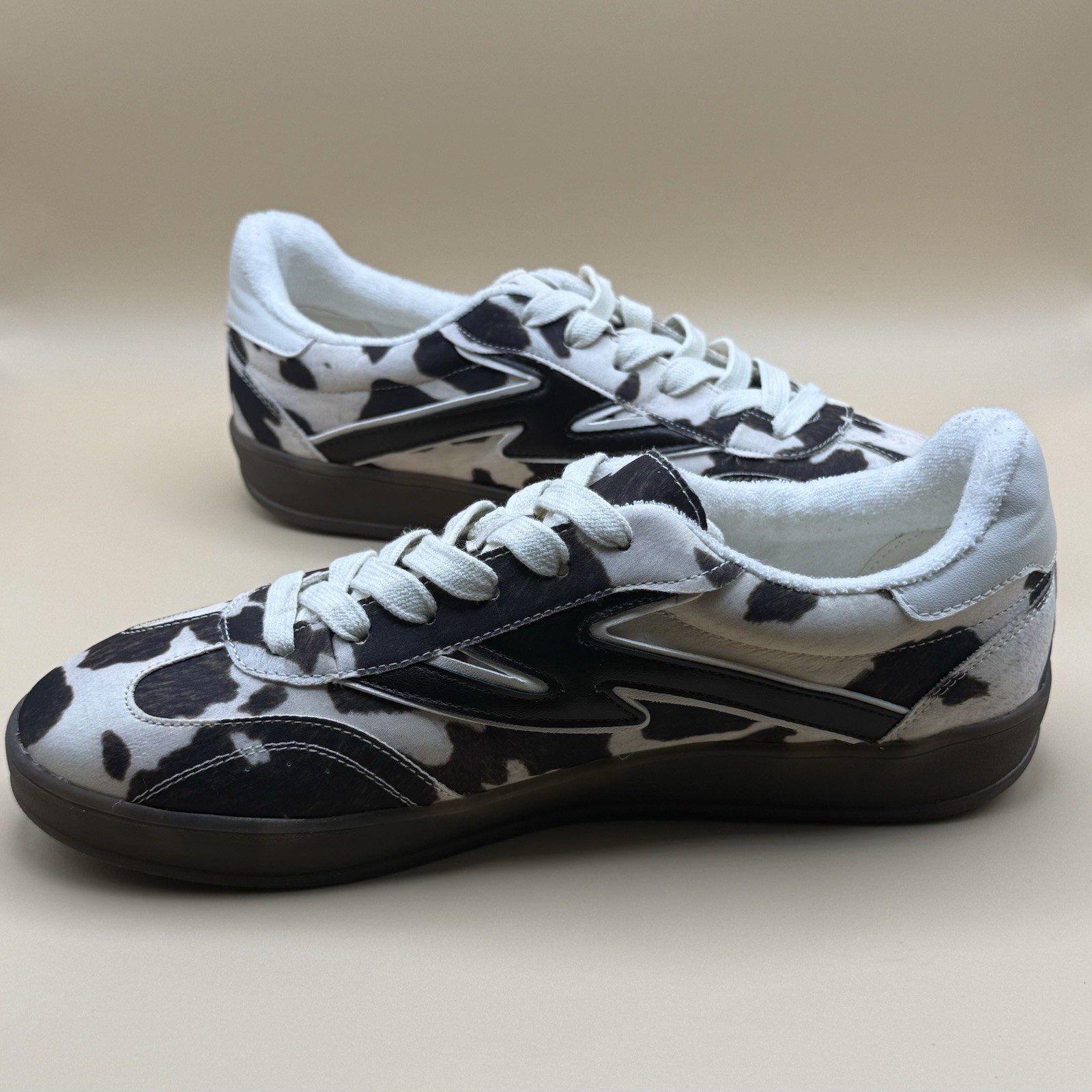 Madden Girl Giia Faux Suede Cow Print Comfort Cushioned Low Top Shoe 9.5 NIB