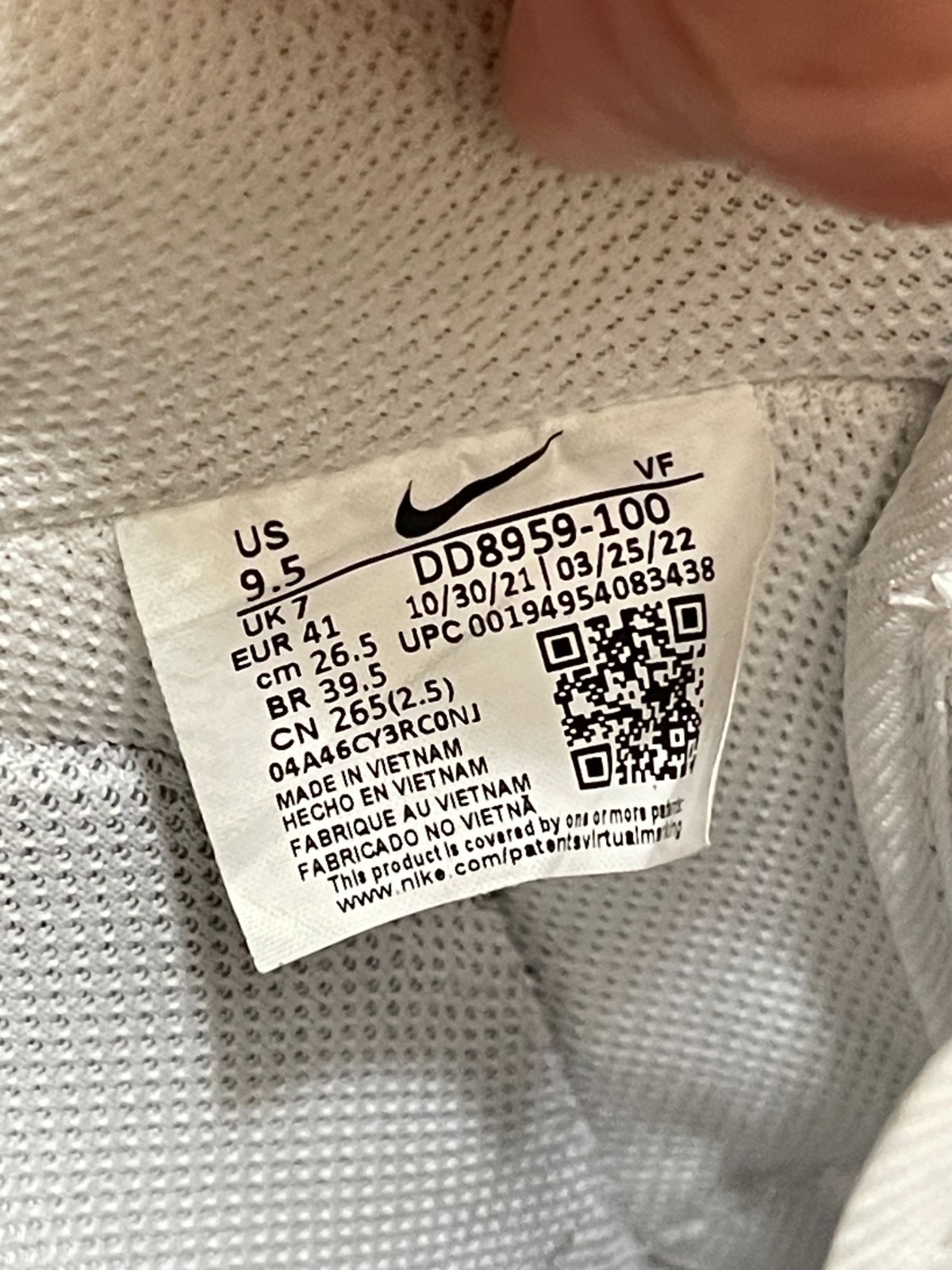 EUC Nike Air Force 1 Low 2022 triple White DD8959-100 Womens 9.5 /Mens 8 casual