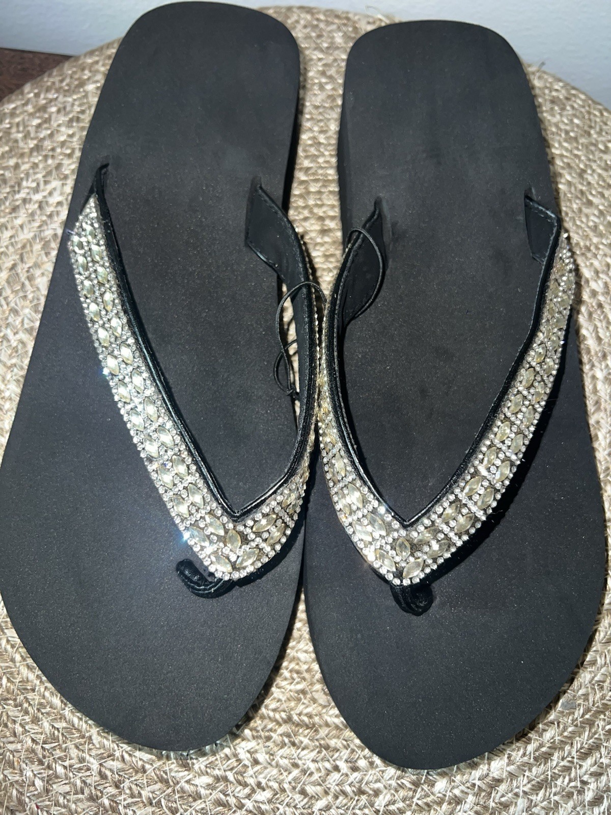 Women’s Black Rhinestone Flip Flop Sandals Slip On Synthetic Upper Size 9-10
