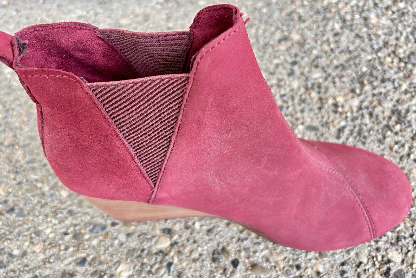 TOMS Kaia Womens Ankle Booties Sz 8 Rose Suede Slip On Round Toe Wedge “MINT”
